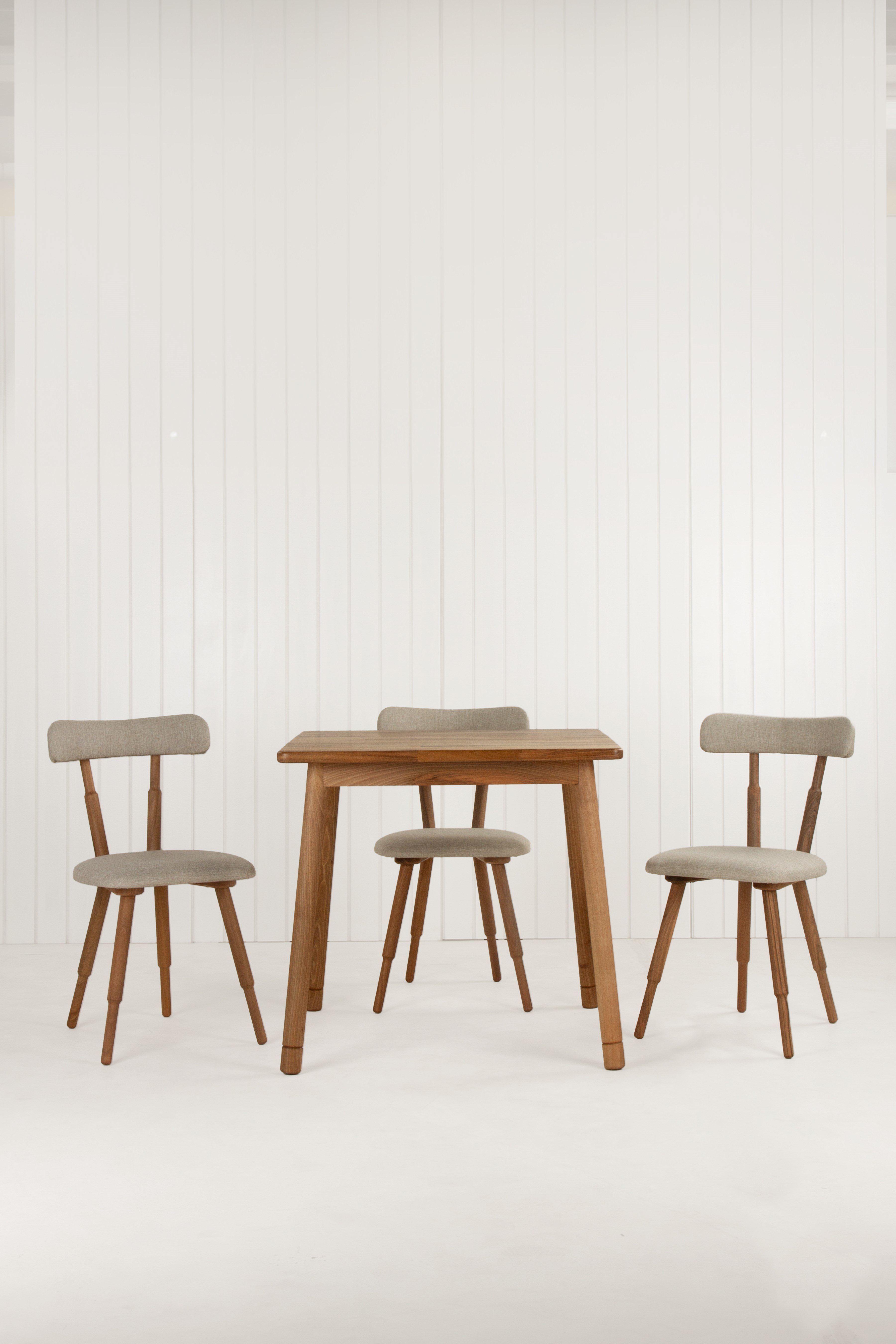 Alaçatı Masif Ceviz Ahşap Masa Takımı 4 Adet Nesrin SD Sandalye 80x80 cm