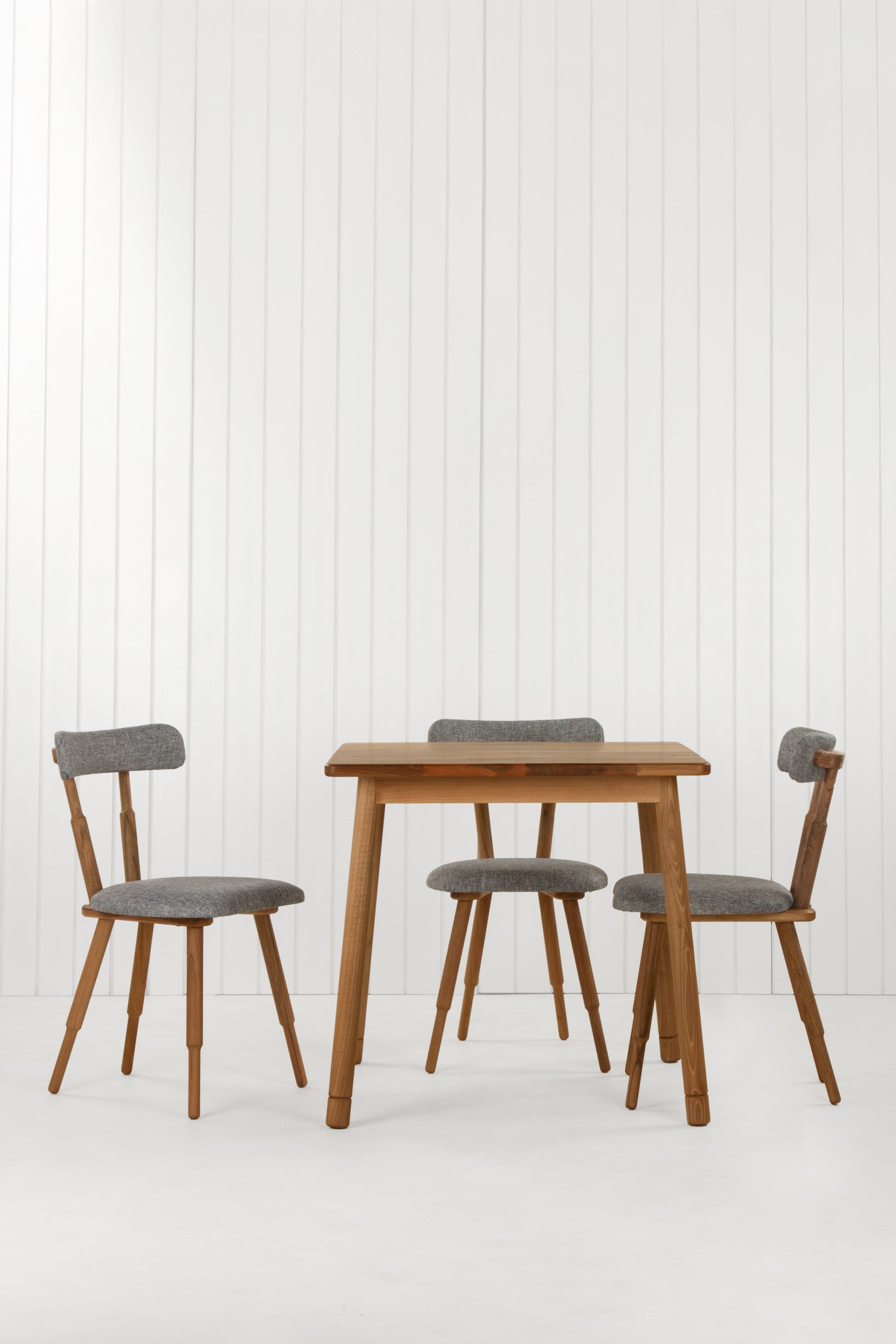 Alaçatı Masif Ceviz Ahşap Masa Takımı 4 Adet Nesrin SD Sandalye 80x80 cm