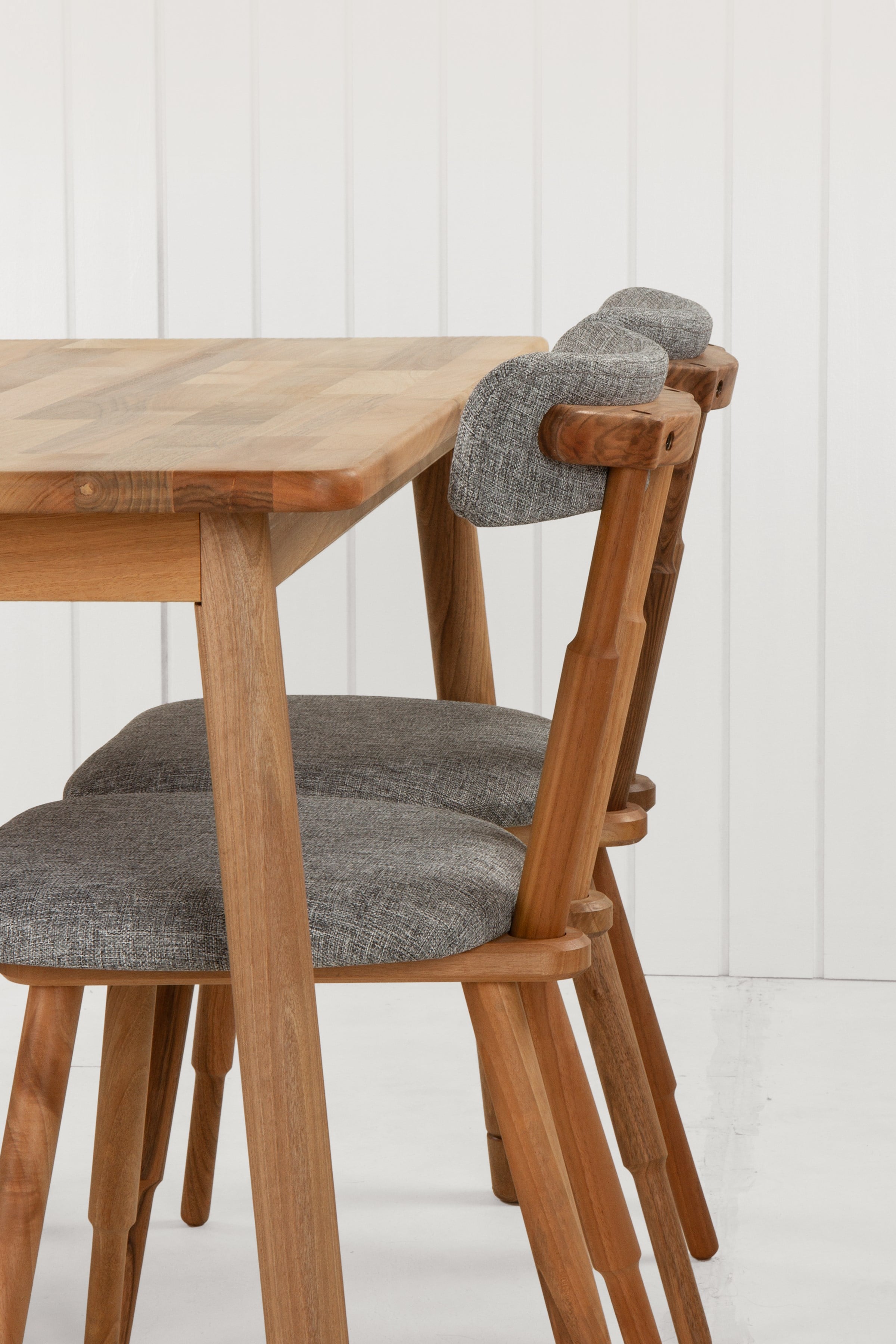 Alaçatı Masif Ceviz Ahşap Masa Takımı 4 Adet Nesrin SD Sandalye 80x80 cm