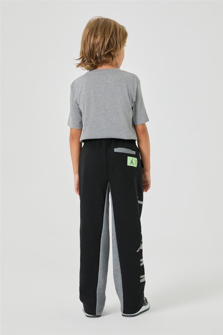 Air Jordan Erkek Çocuk Siyah Eşofman AltıAir Jordan Erkek Çocuk Siyah Eşofman Altı