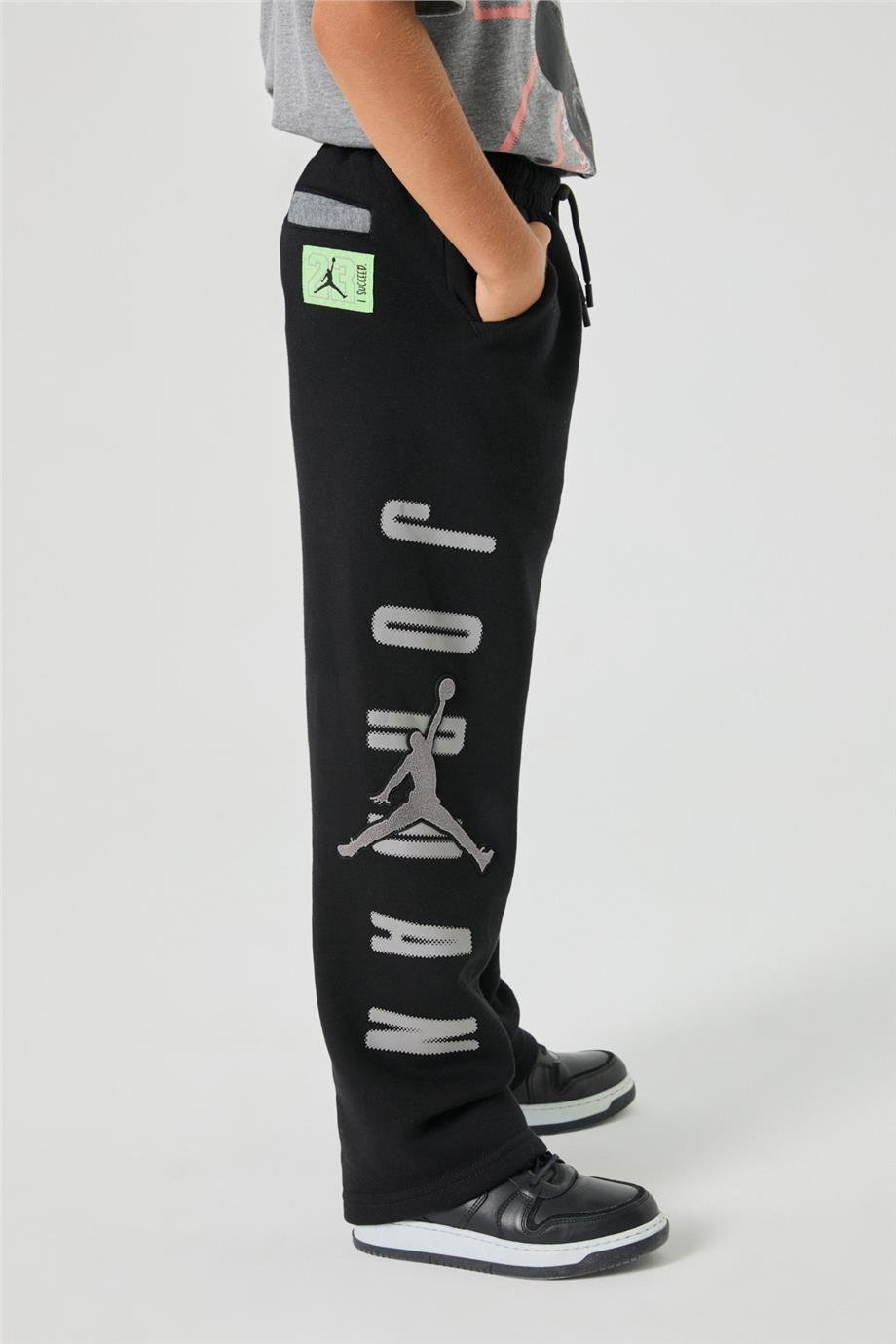 Air Jordan Erkek Çocuk Siyah Eşofman AltıAir Jordan Erkek Çocuk Siyah Eşofman Altı