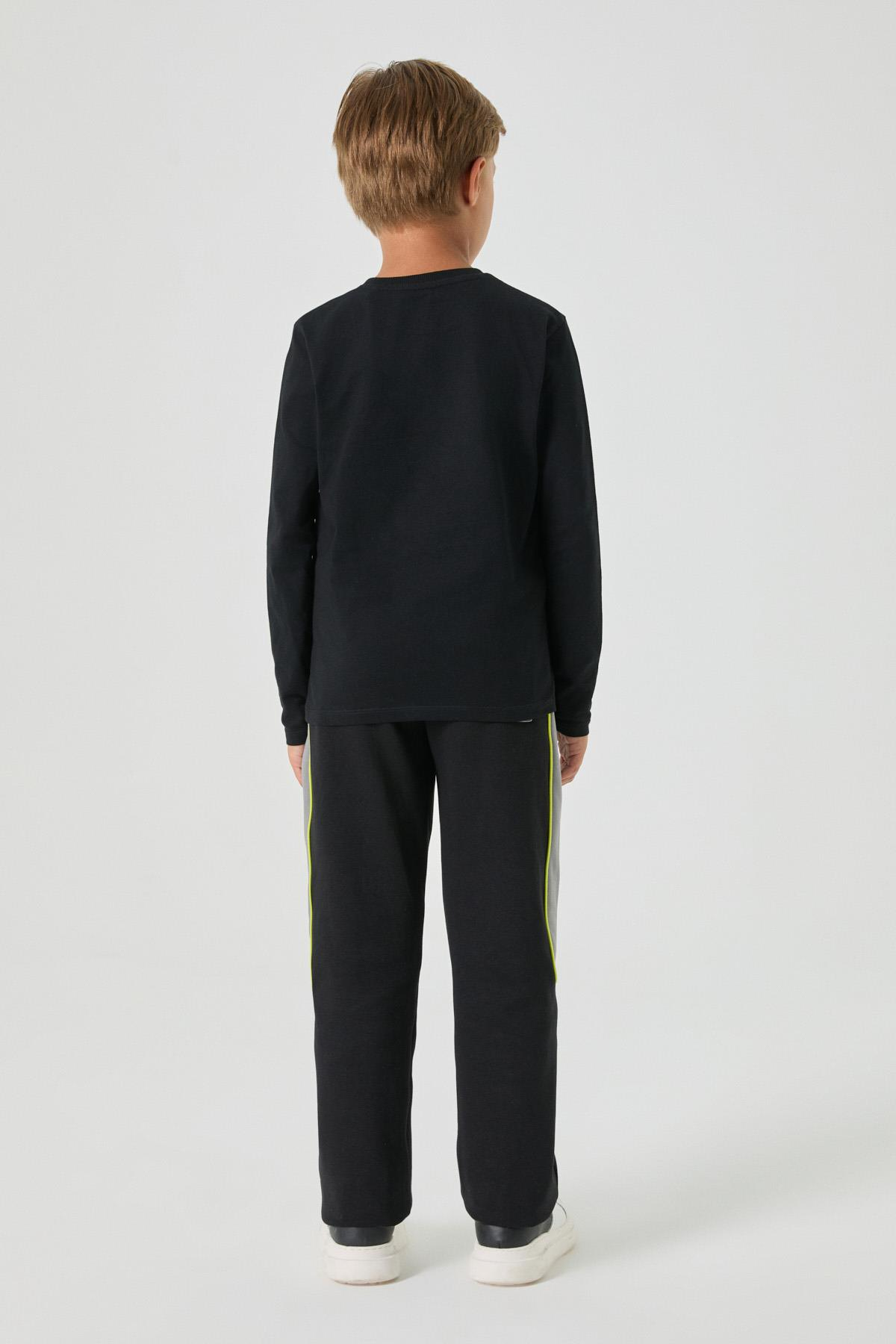 Guess Erkek Çocuk Baskılı TshirtGuess Erkek Çocuk Baskılı Tshirt