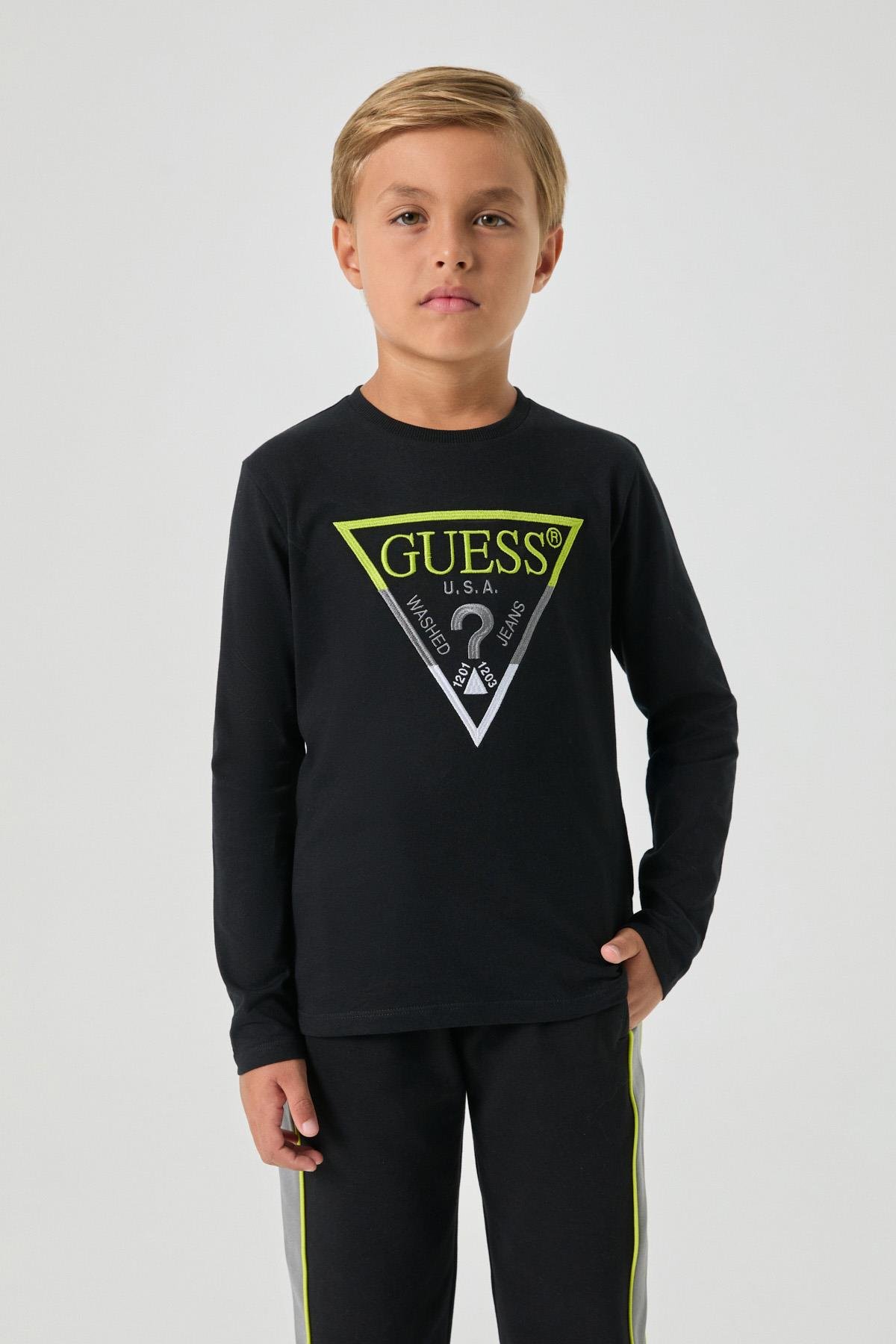 Guess Erkek Çocuk Baskılı TshirtGuess Erkek Çocuk Baskılı Tshirt