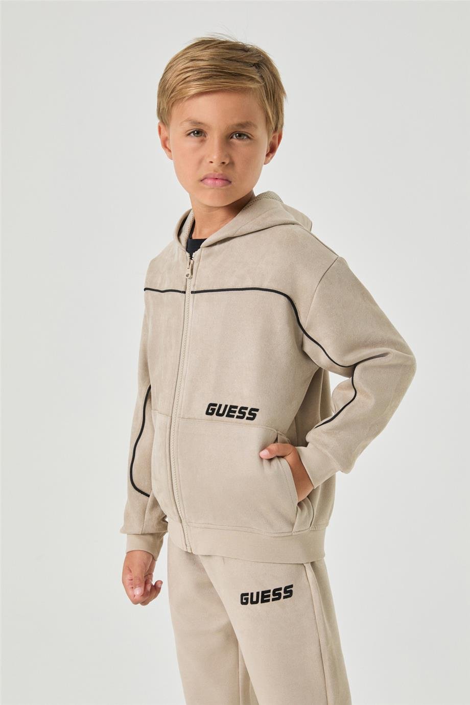 Guess Erkek Çocuk Bej Eşofman ÜstüGuess Erkek Çocuk Bej Eşofman Üstü