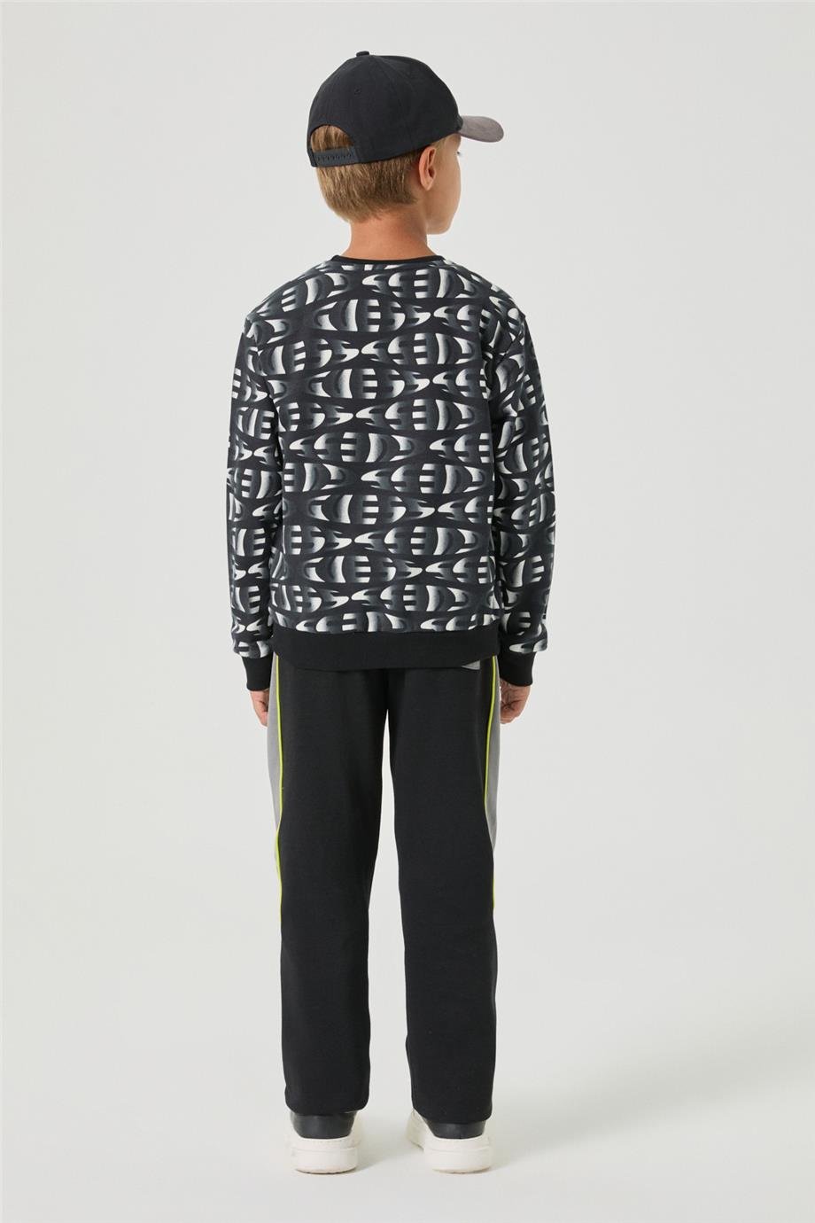 Guess Erkek Çocuk Desenli SweatshirtGuess Erkek Çocuk Desenli Sweatshirt