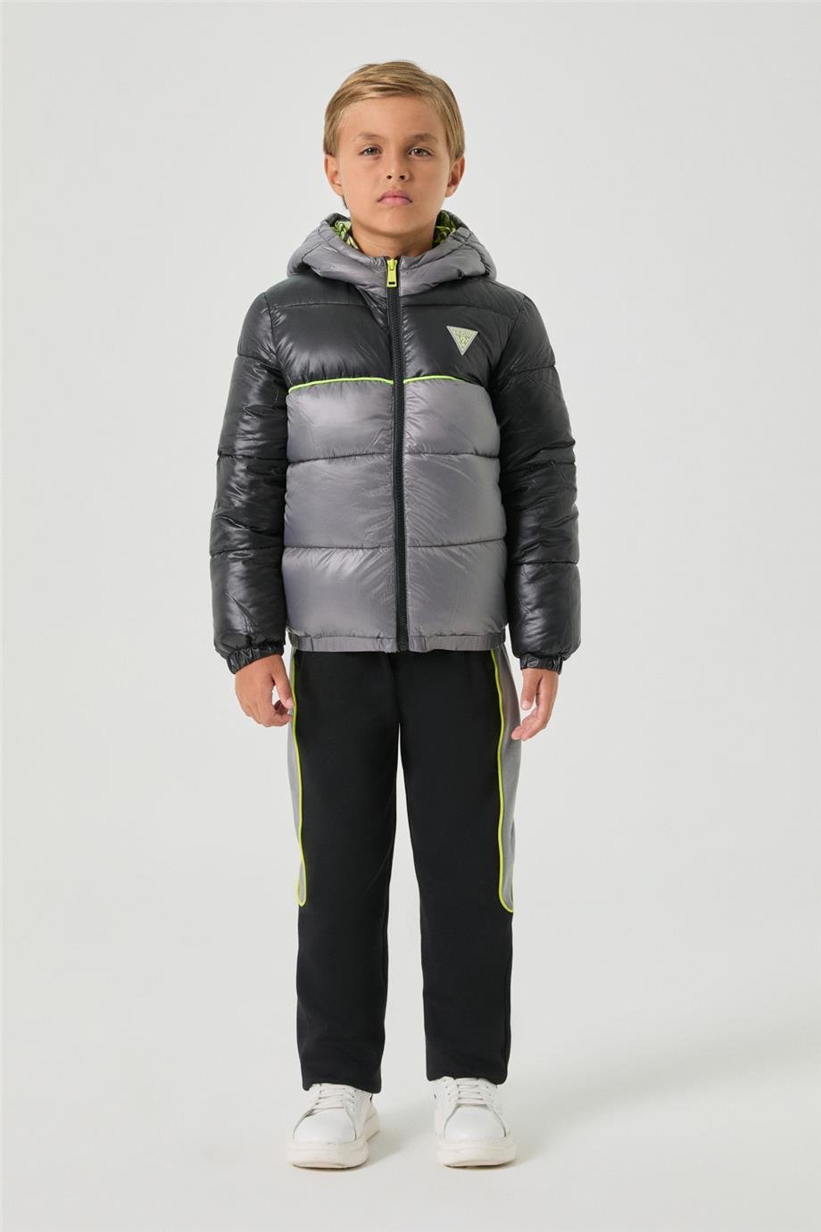 Guess Erkek Çocuk Gri MontGuess Erkek Çocuk Gri Mont