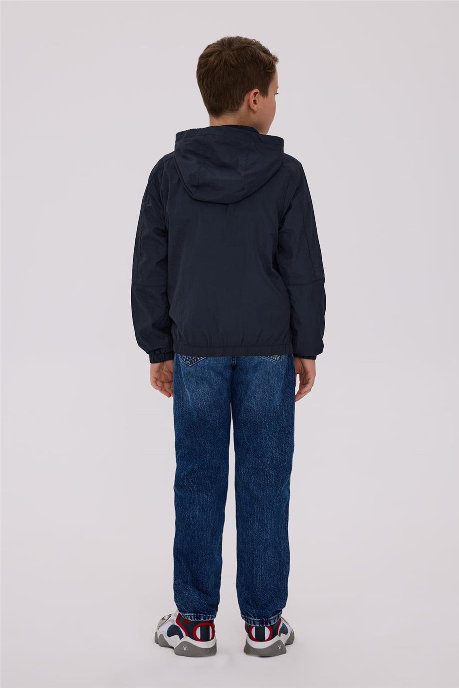 Guess Erkek Çocuk Lacivert YağmurlukGuess Erkek Çocuk Lacivert Yağmurluk