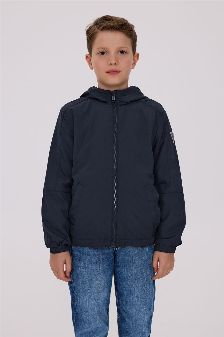 Guess Erkek Çocuk Lacivert YağmurlukGuess Erkek Çocuk Lacivert Yağmurluk