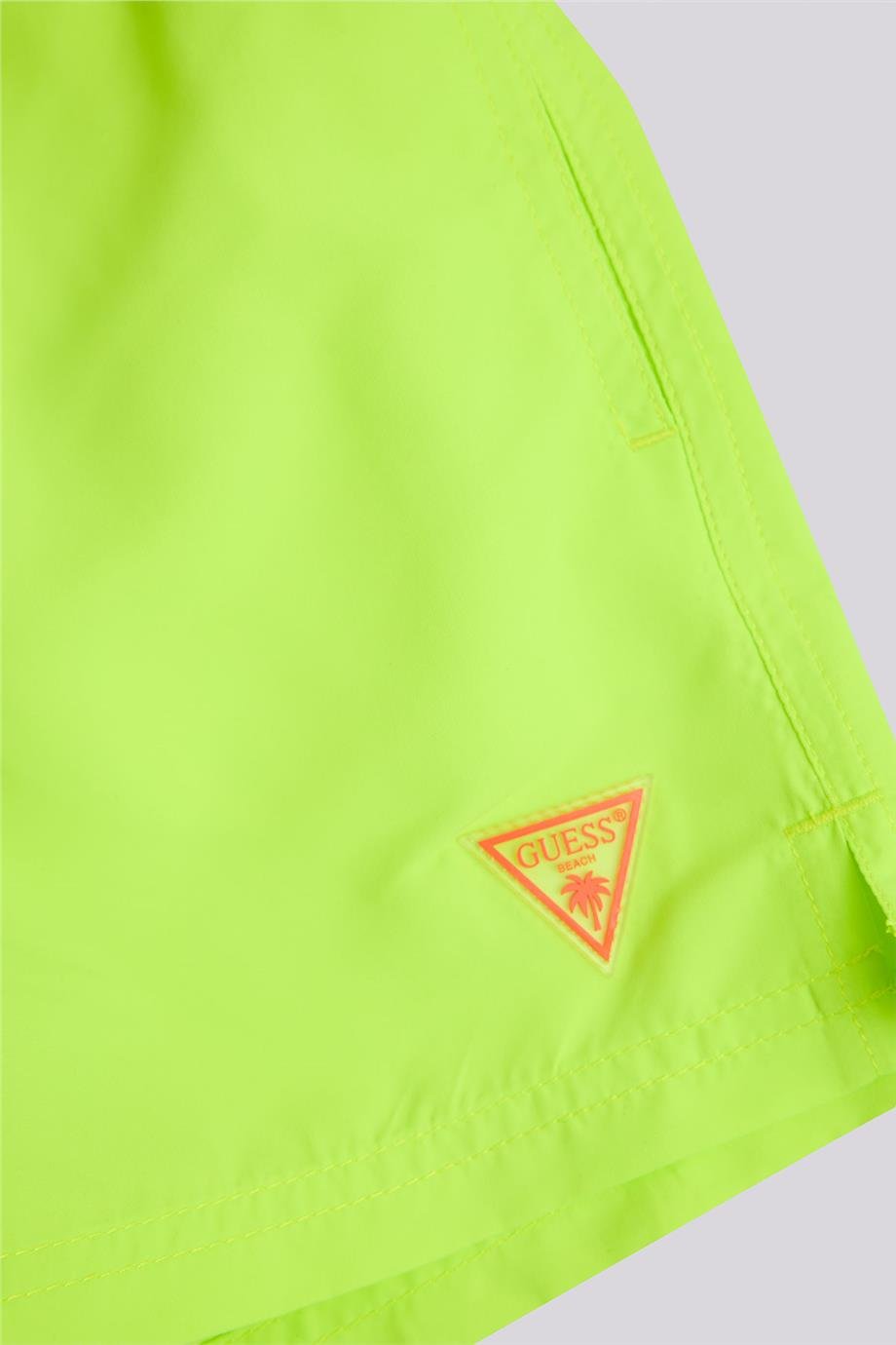 Guess Erkek Çocuk Sarı Deniz ŞortuGuess Erkek Çocuk Sarı Deniz Şortu