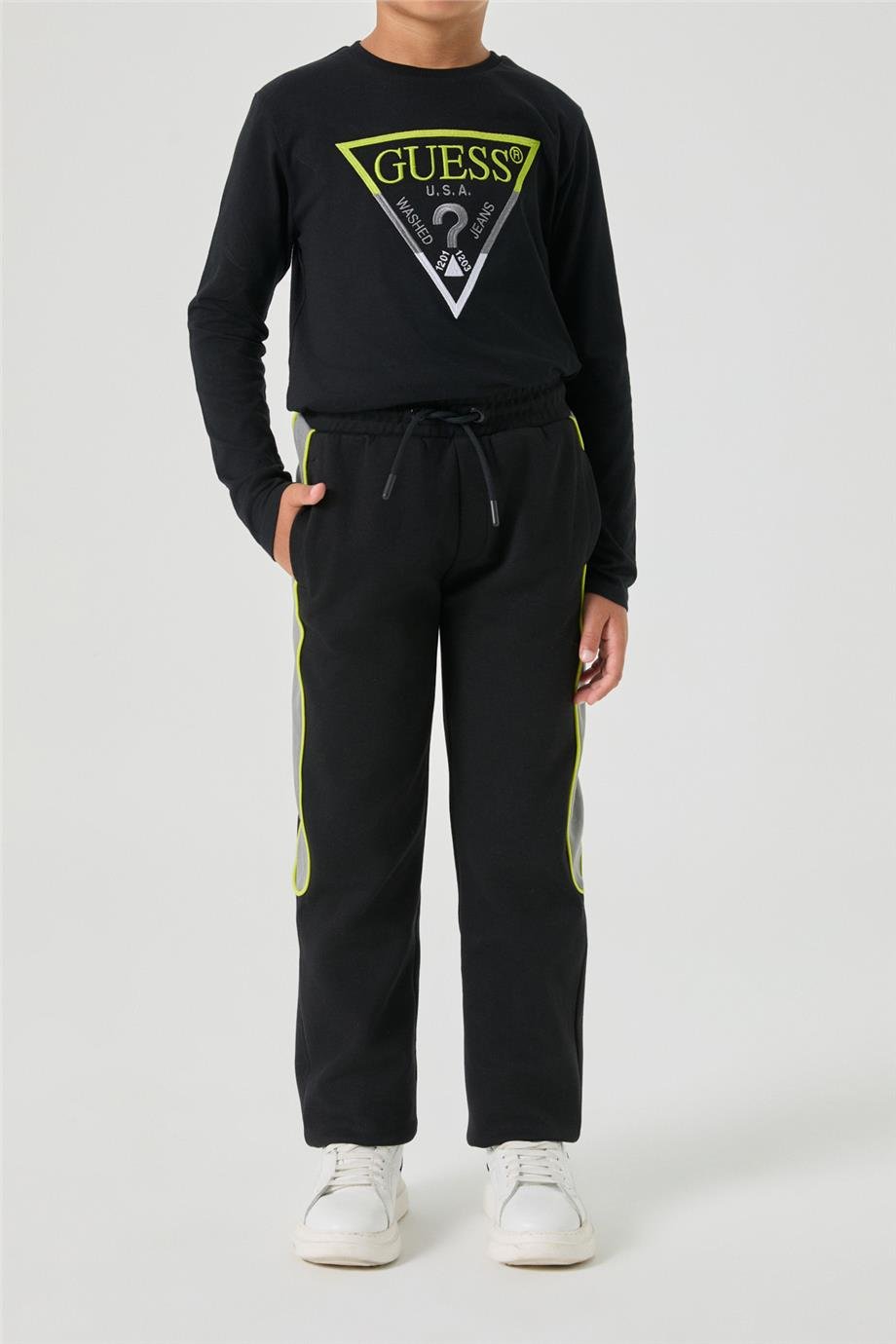 Guess Erkek Çocuk Siyah Eşofman AltıGuess Erkek Çocuk Siyah Eşofman Altı