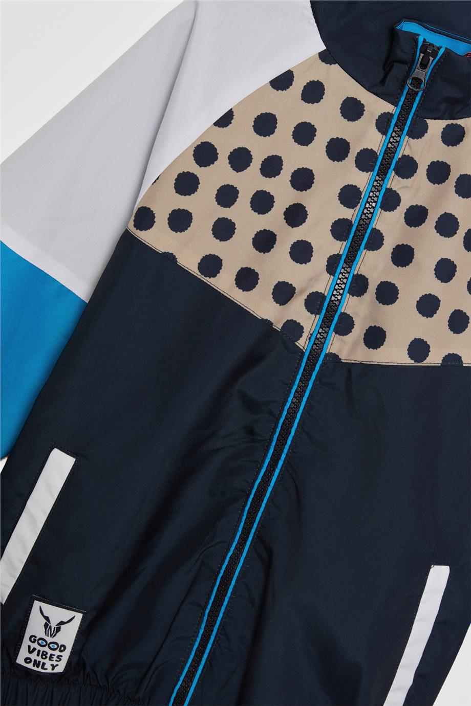 NBT Erkek Çocuk Desenli YağmurlukNBT Erkek Çocuk Desenli Yağmurluk