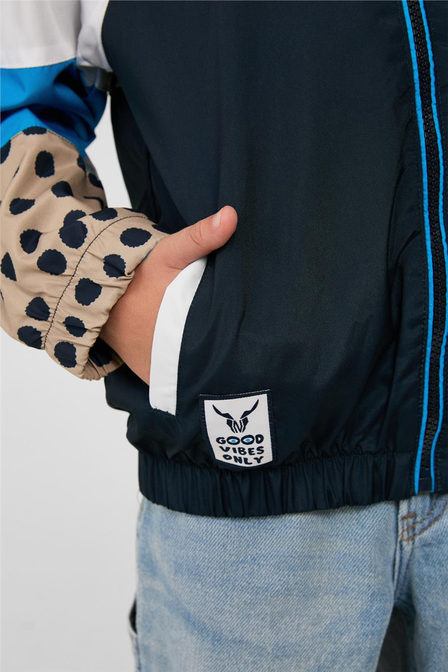 NBT Erkek Çocuk Desenli YağmurlukNBT Erkek Çocuk Desenli Yağmurluk