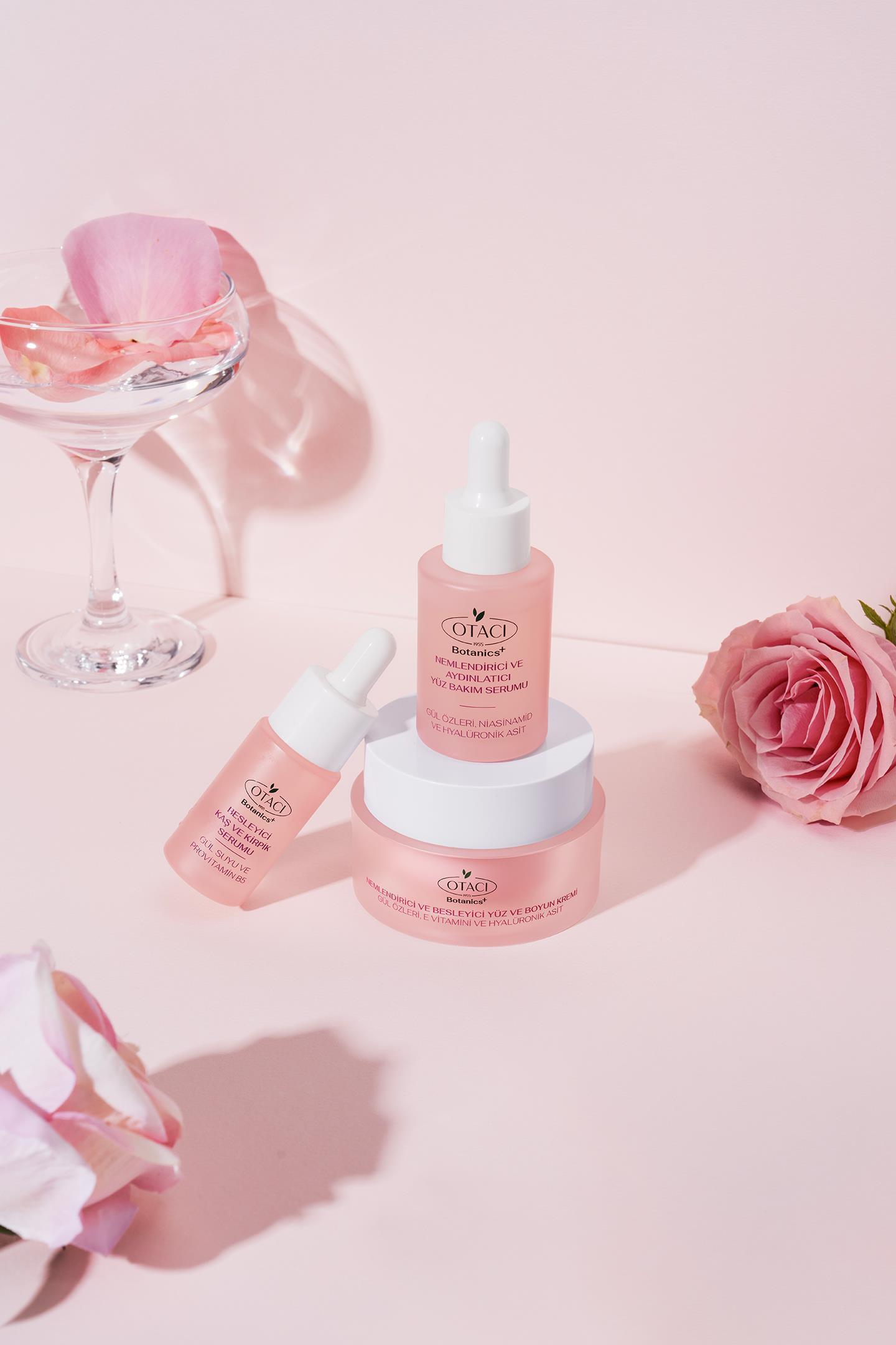 NEMLENDIRICI YÜZ VE BOYUN KREMI - GÜL ÖZLERI, E VITAMINI VE HYALÜRONIK ASIT