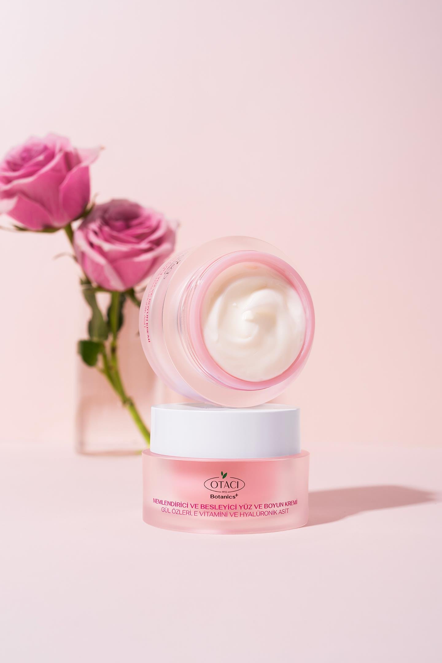 NEMLENDIRICI YÜZ VE BOYUN KREMI - GÜL ÖZLERI, E VITAMINI VE HYALÜRONIK ASIT