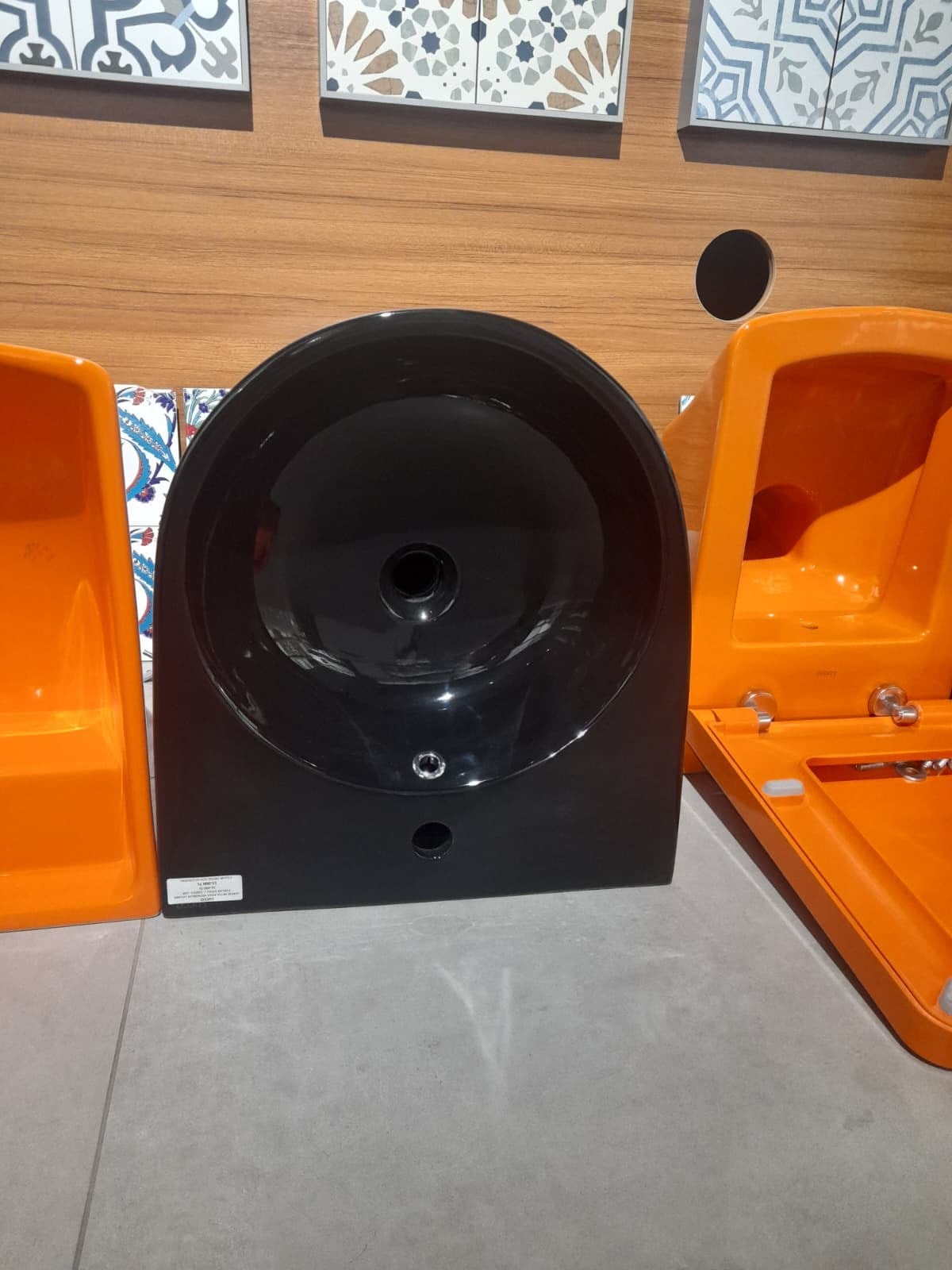 LUCCO 48 CM ASMA MONOBLOK LAVABO SİYAH(TEŞHİR)