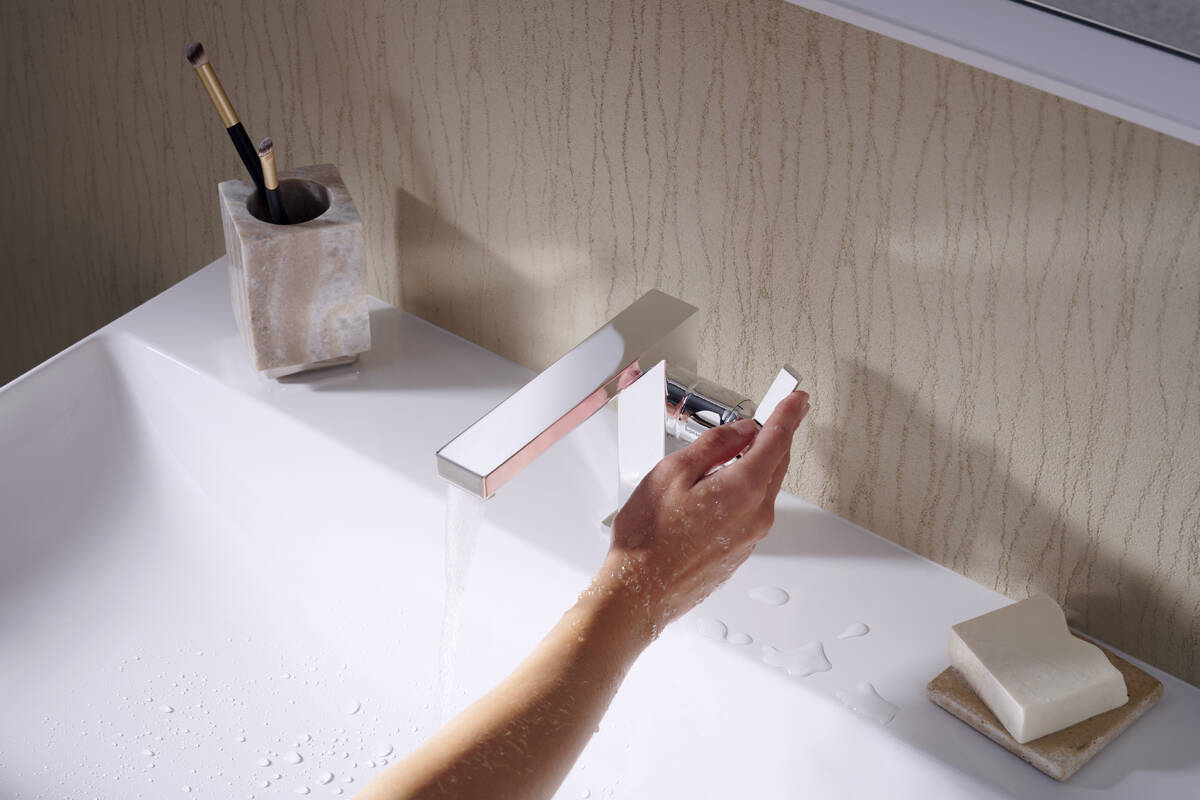Tecturis E Tek kollu lavabo bataryası 110 Fine CoolStart bas-aç gider seti ile