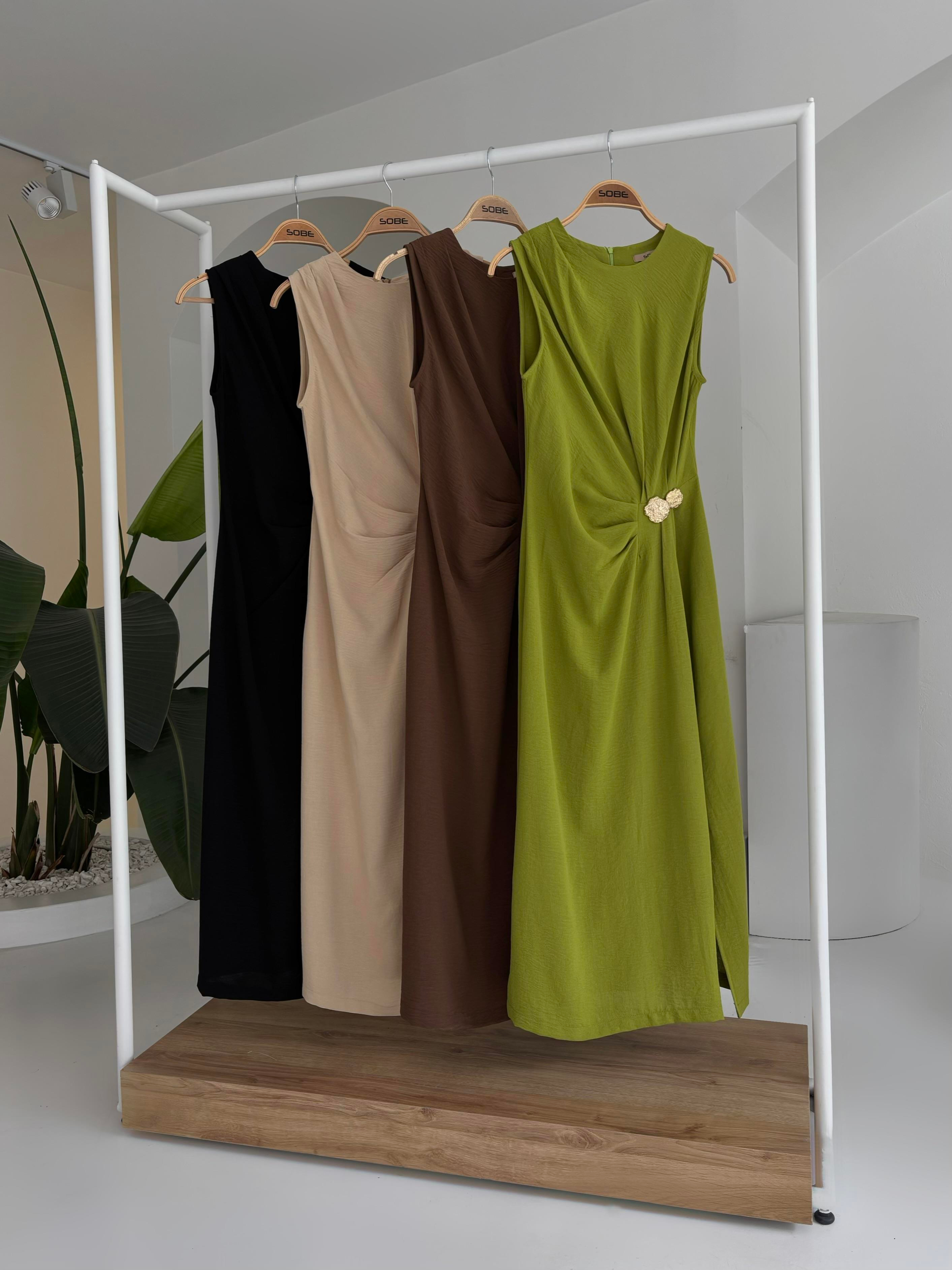 S5Y2882Long Dress with Waist Gathering and Accessories 2882