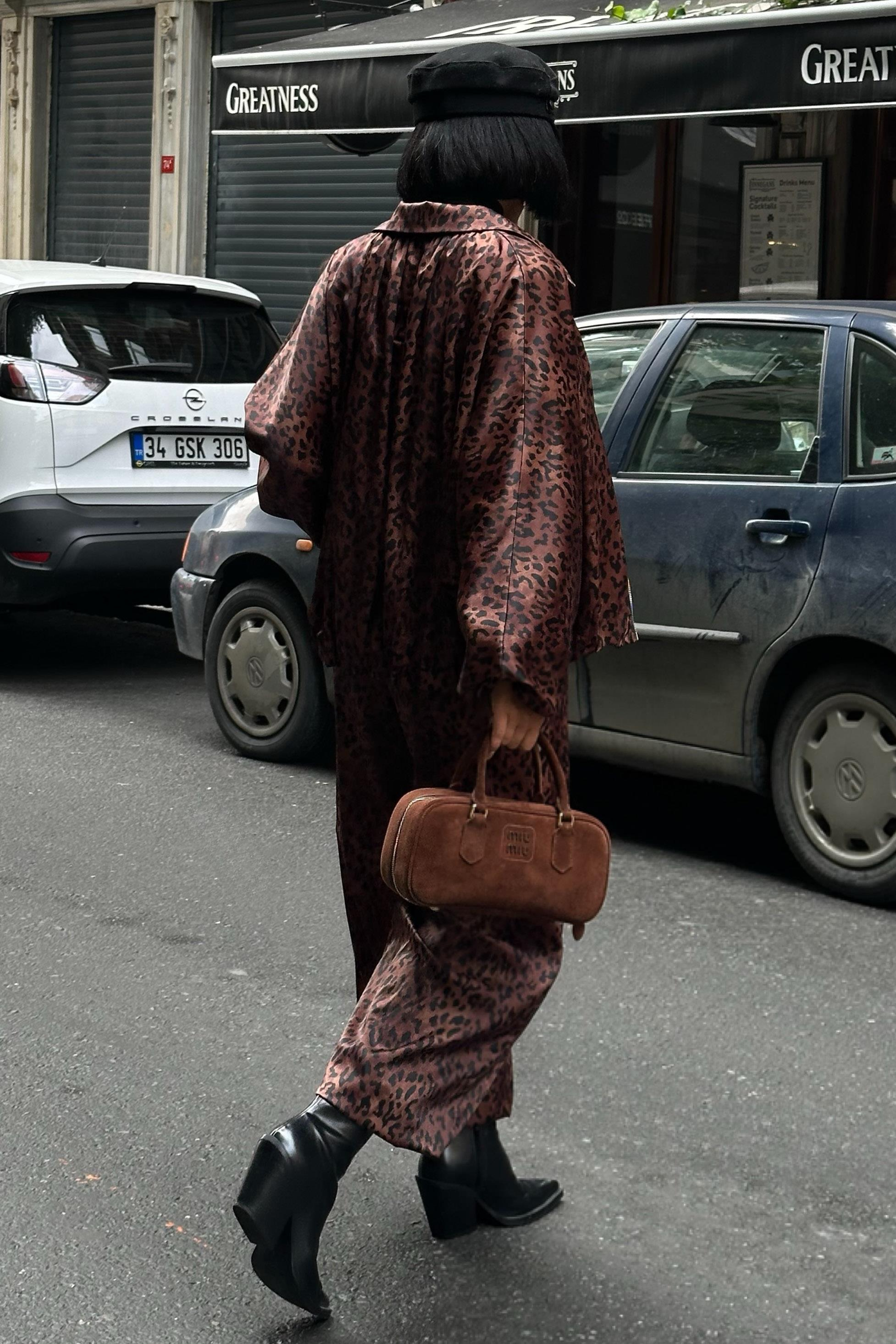 S6K10276Bomber Ceket ve Şalvar Pantolonlu Leopar Desen Saten Takım 10276