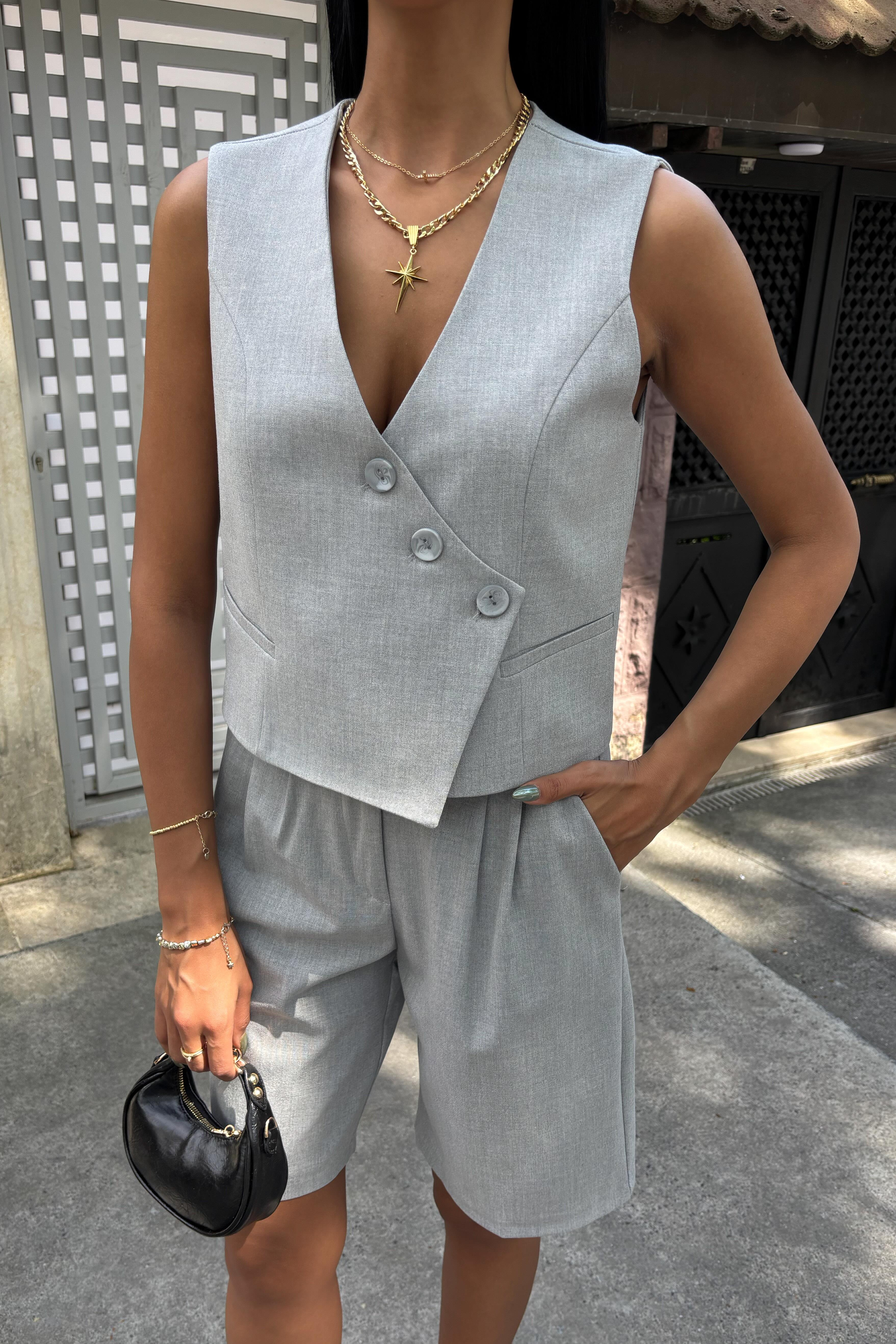S5Y10171Vest Suit with Cross Buttons and Bermuda Shorts 10171