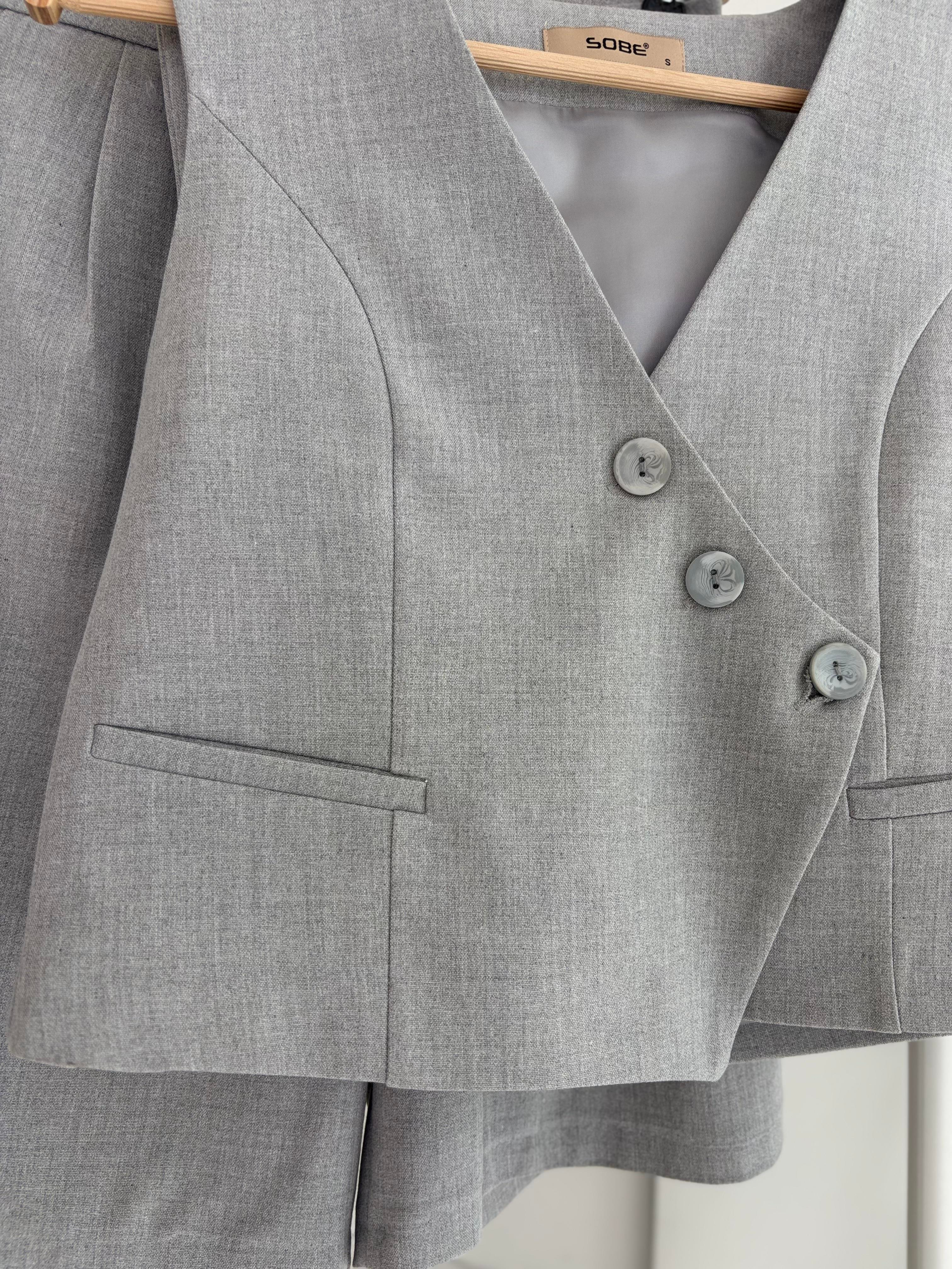 S5Y10171Vest Suit with Cross Buttons and Bermuda Shorts 10171