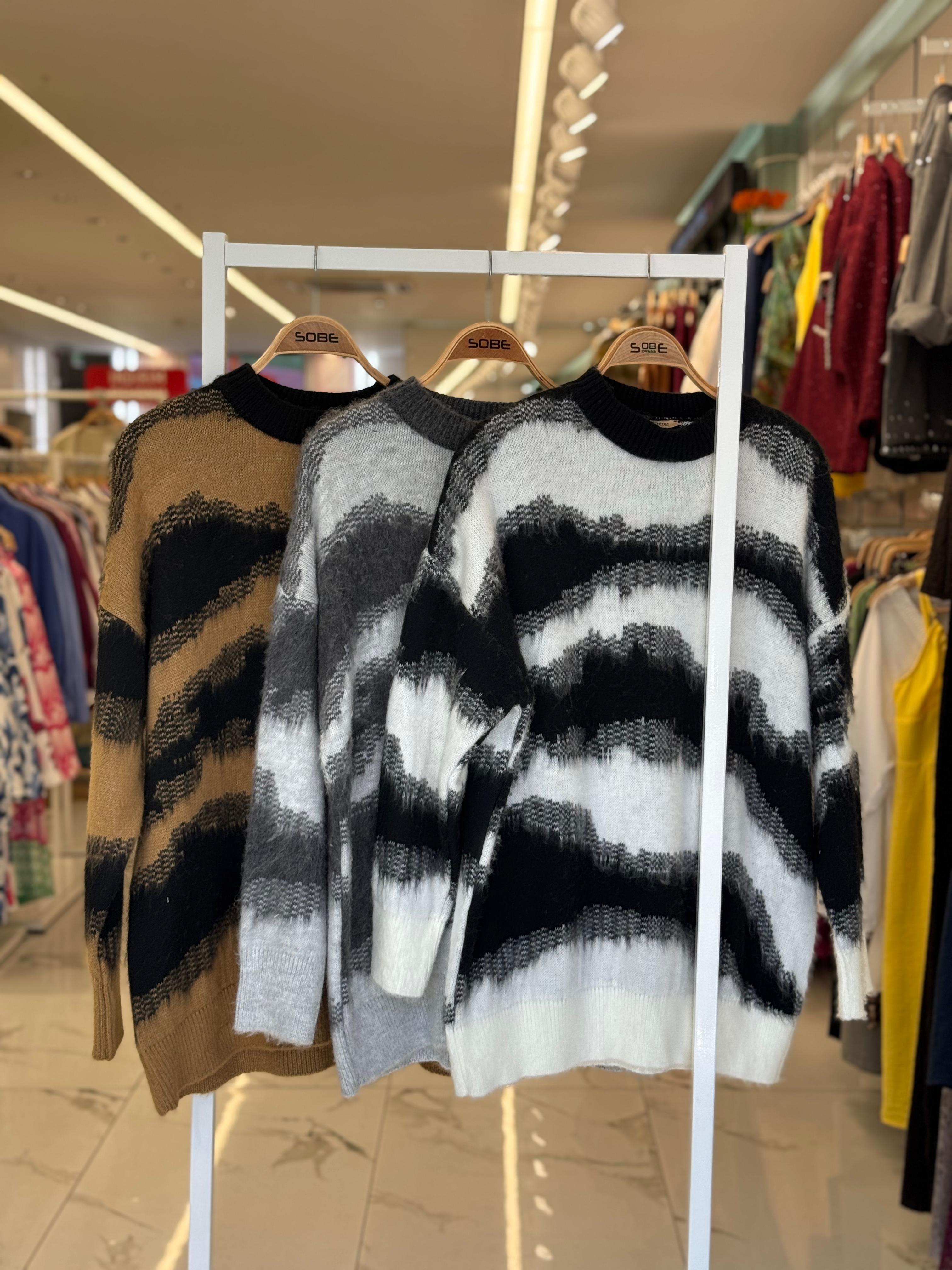 S5K1346Transition Detailed Raised Sweater 1346