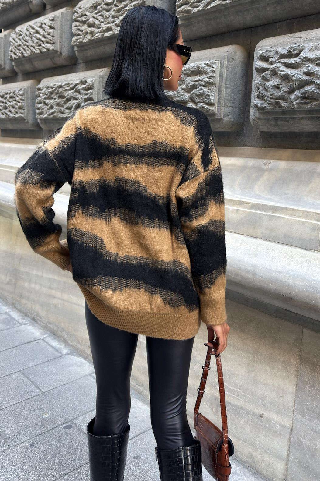 S5K1346Transition Detailed Raised Sweater 1346