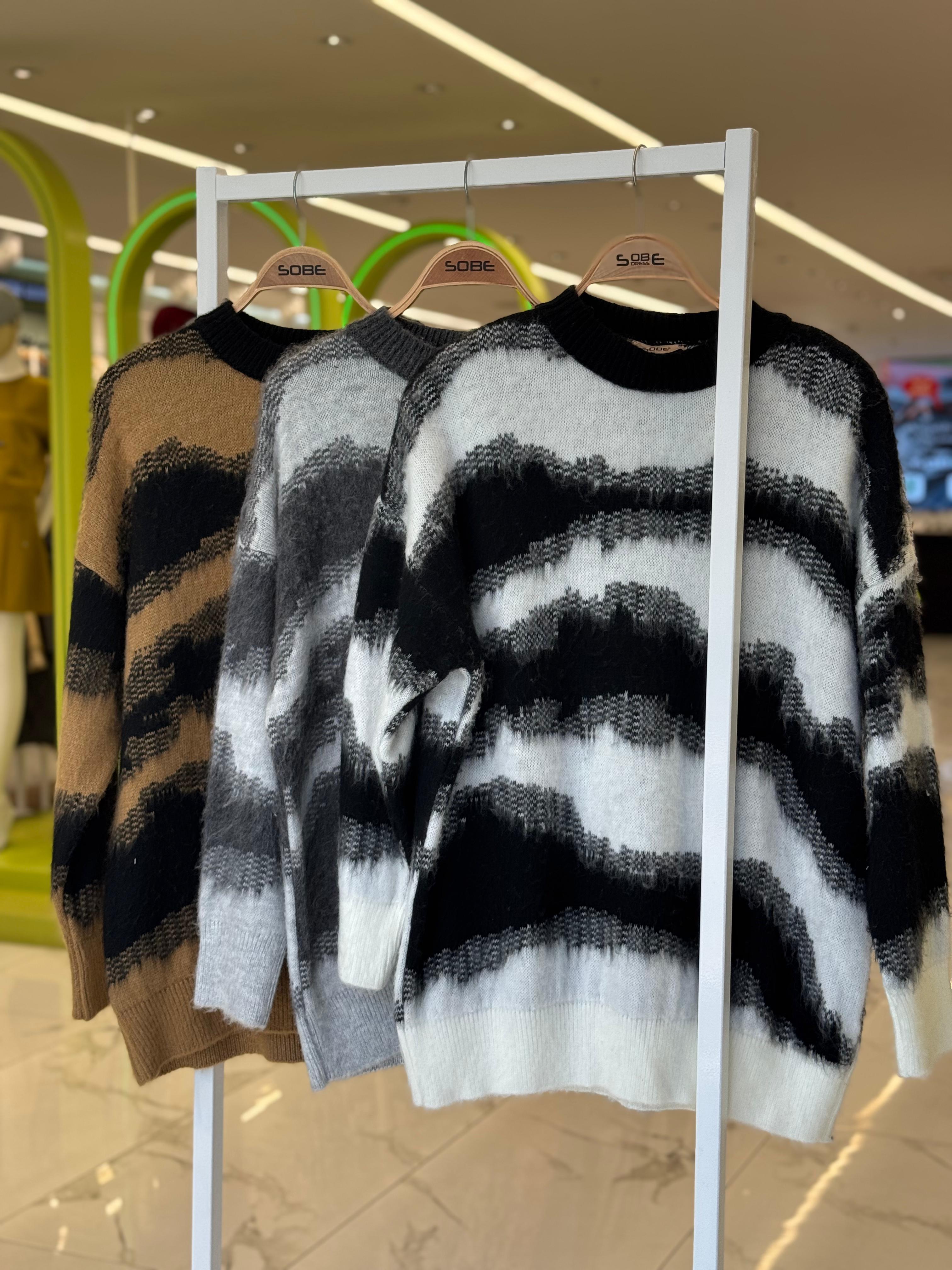 S5K1346Transition Detailed Raised Sweater 1346