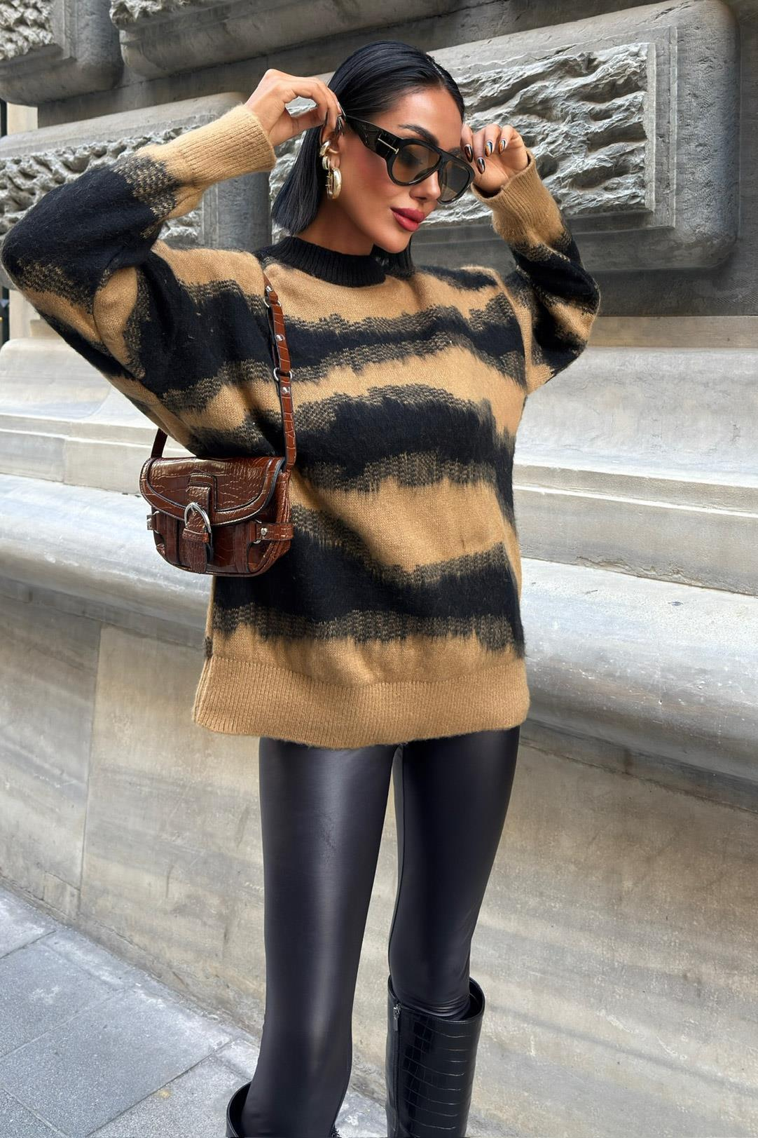 S5K1346Transition Detailed Raised Sweater 1346