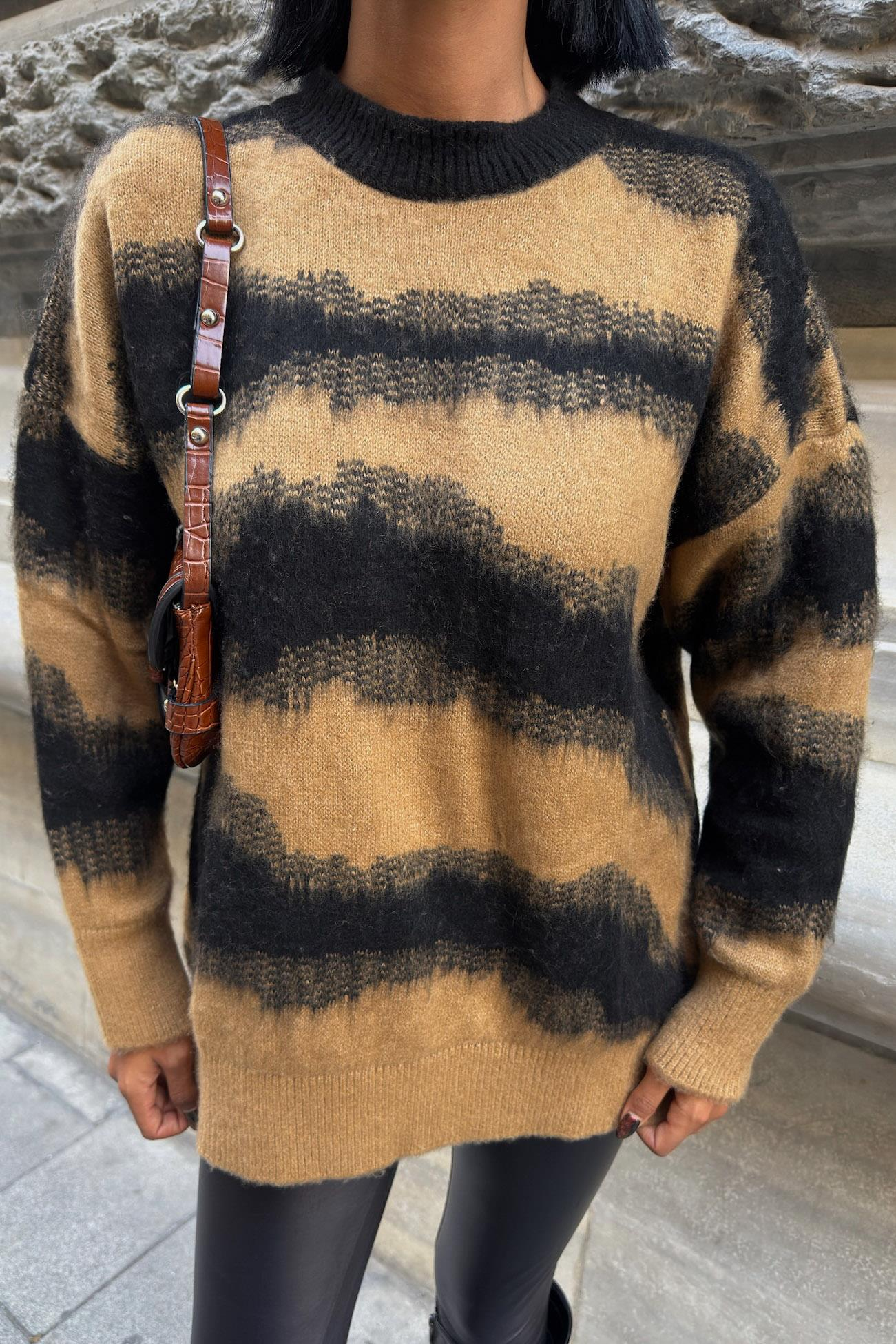 S5K1346Transition Detailed Raised Sweater 1346