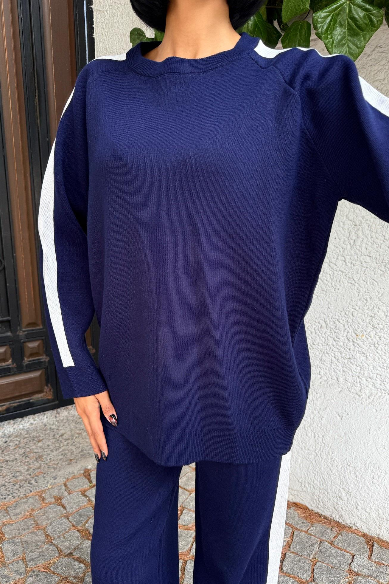 S6K10217Kenarları Çizgili Rahat Triko Takım 10217