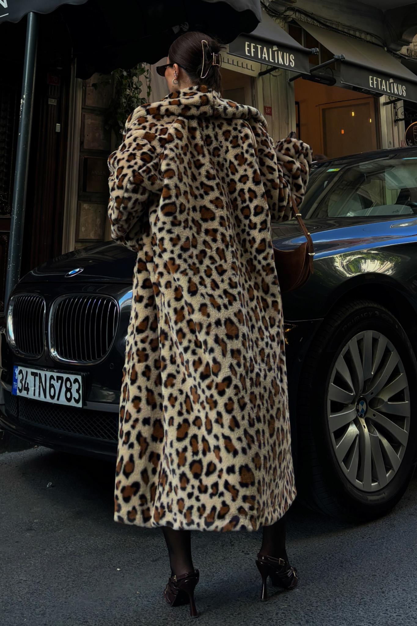 S5K7065Leopar Desenli İçi Astarlı Peluş Kaban 7065