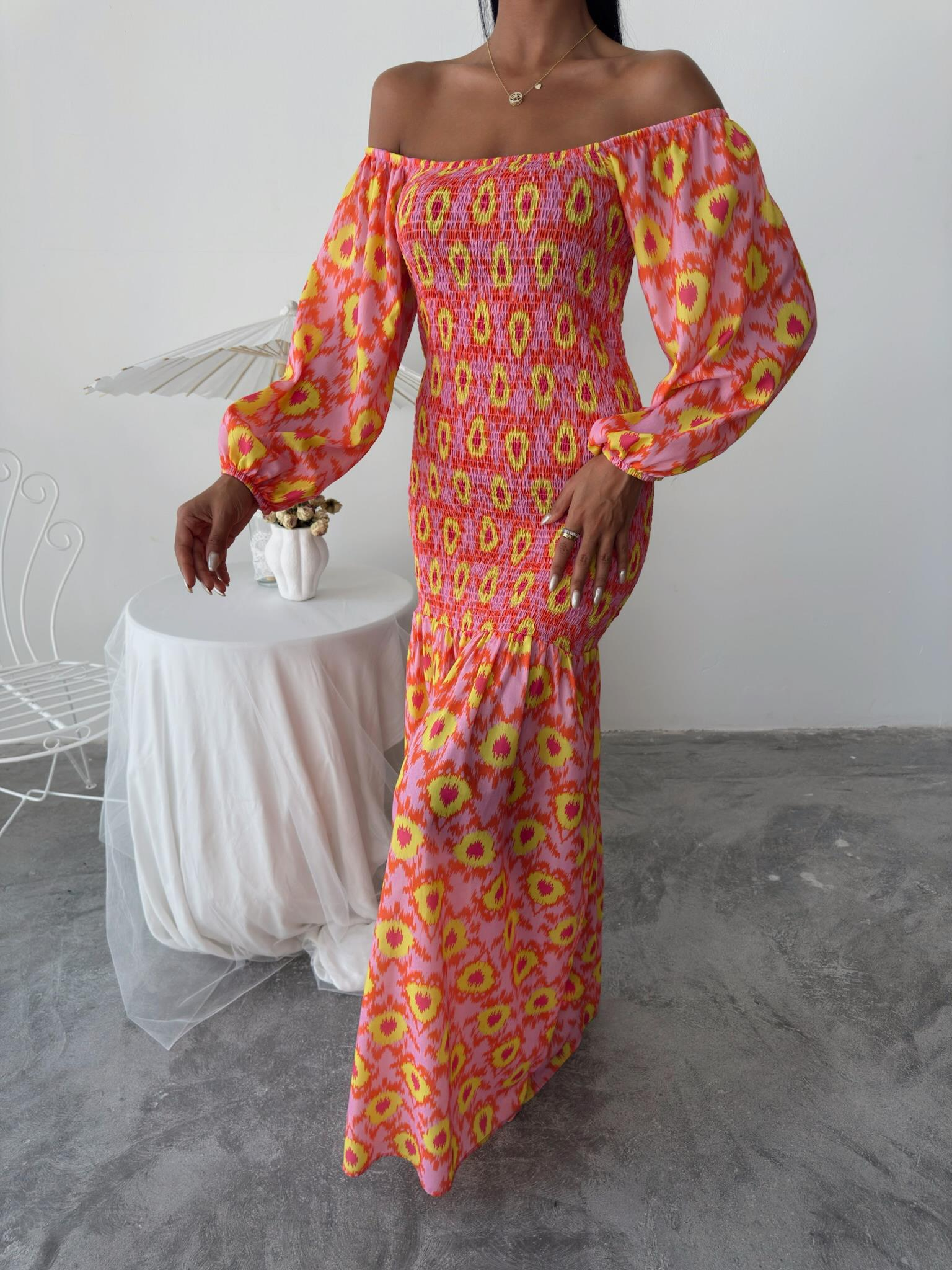 S5Y2746Madonna Yaka Gipe Detaylı Desenli Elbise 2746