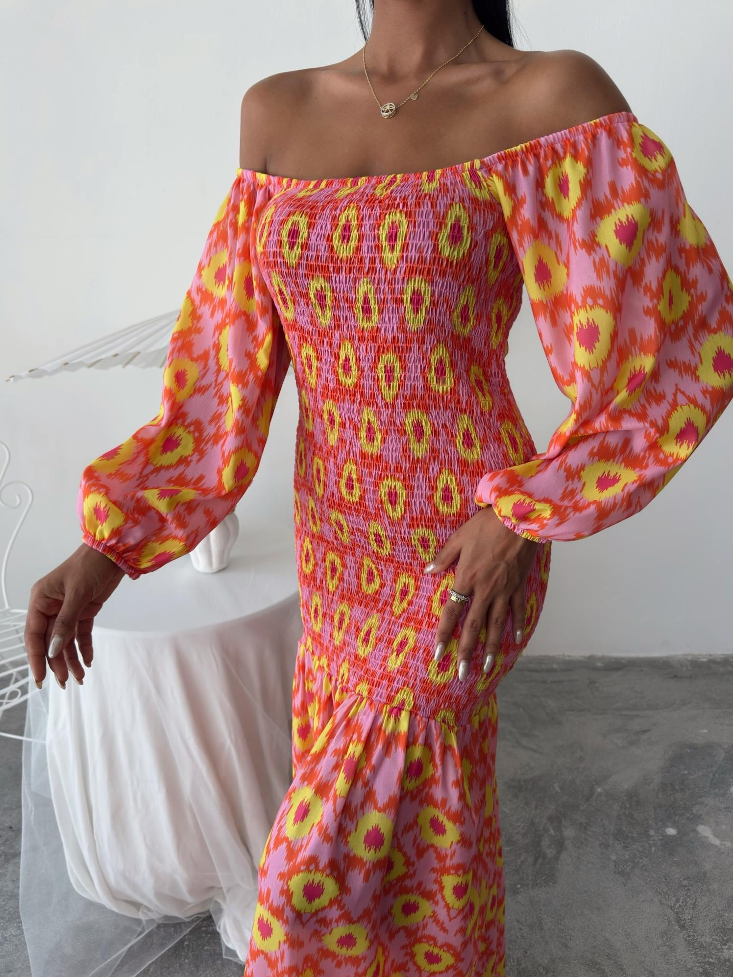S5Y2746Madonna Yaka Gipe Detaylı Desenli Elbise 2746