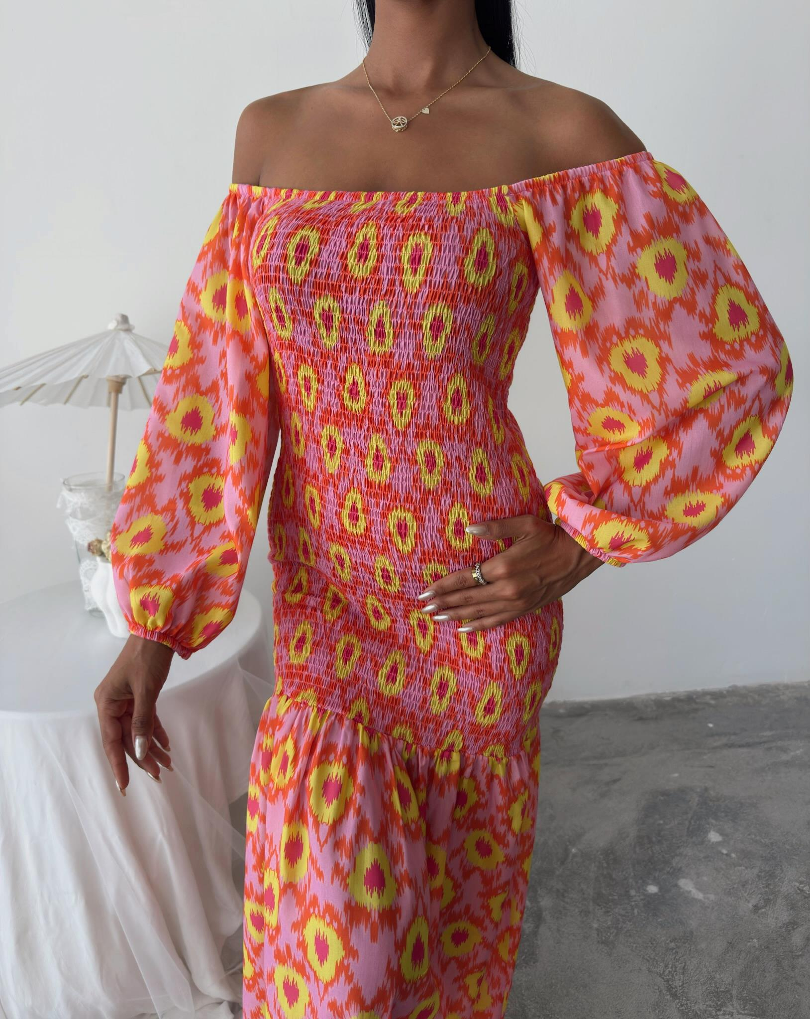 S5Y2746Madonna Yaka Gipe Detaylı Desenli Elbise 2746