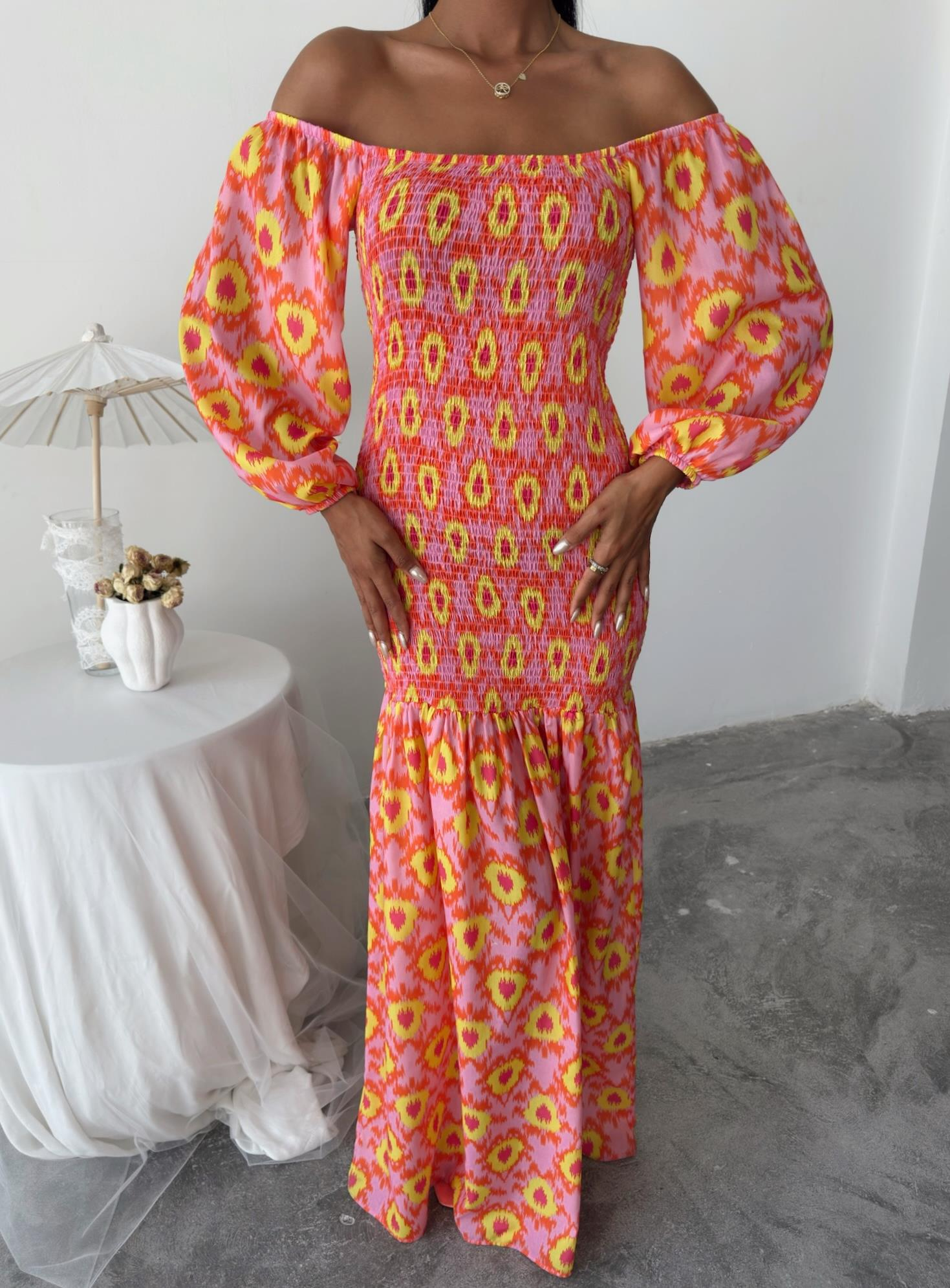 S5Y2746Madonna Yaka Gipe Detaylı Desenli Elbise 2746