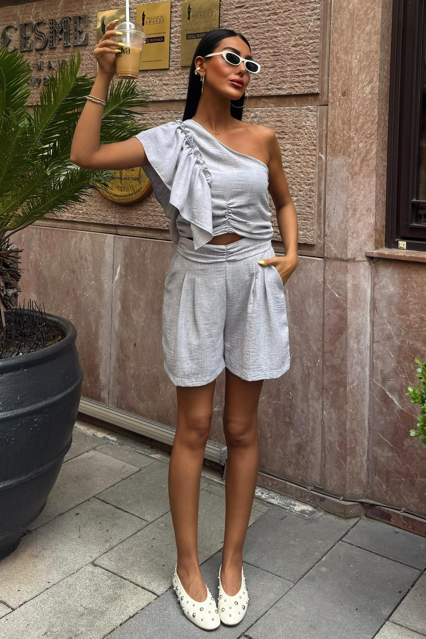 S5Y10158One Shoulder and Ruffle Detailed Linen Suit 10158
