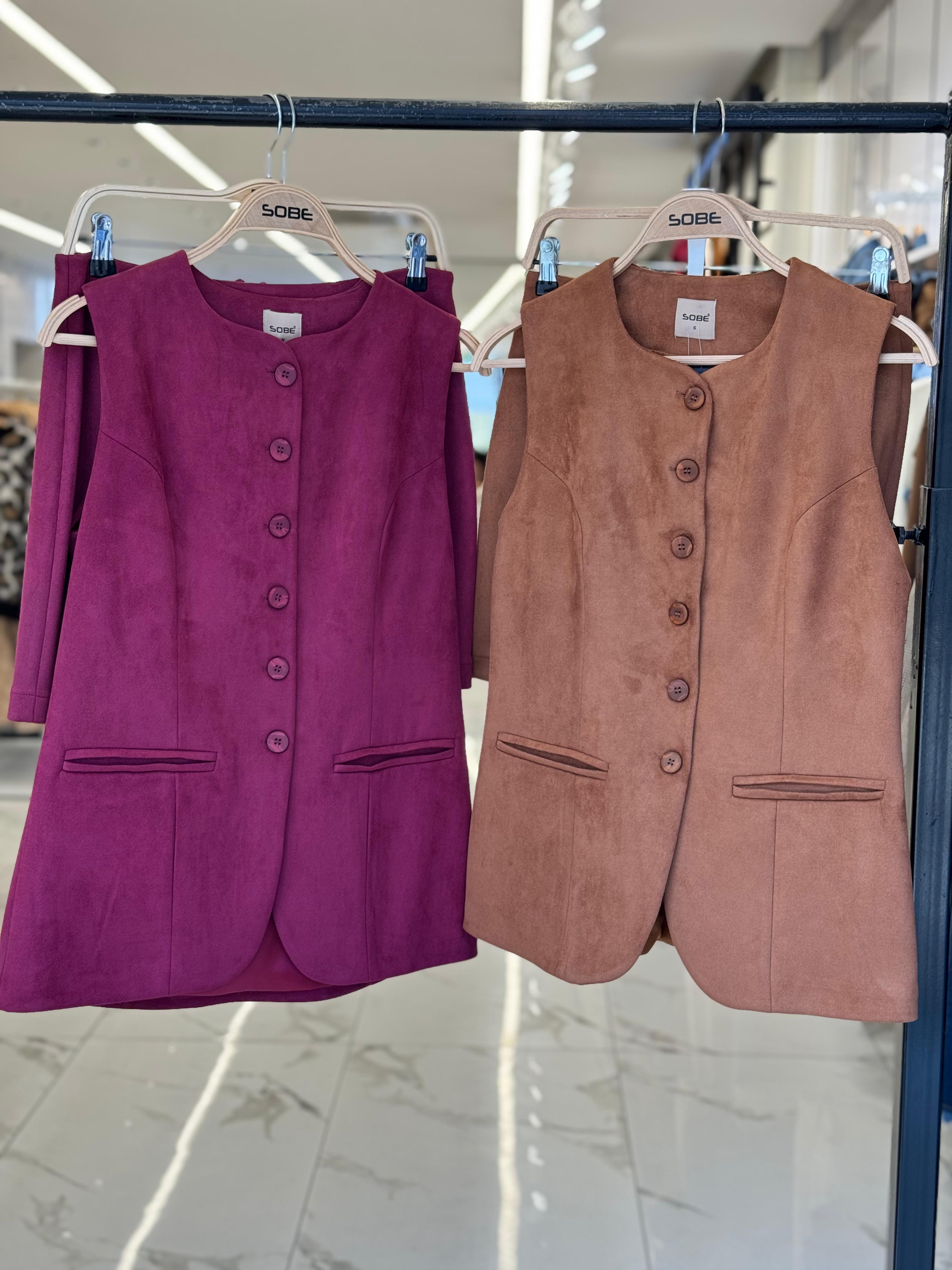 S5K9998Costume en Daim Doublé avec Gilet et Mini Jupe 9998