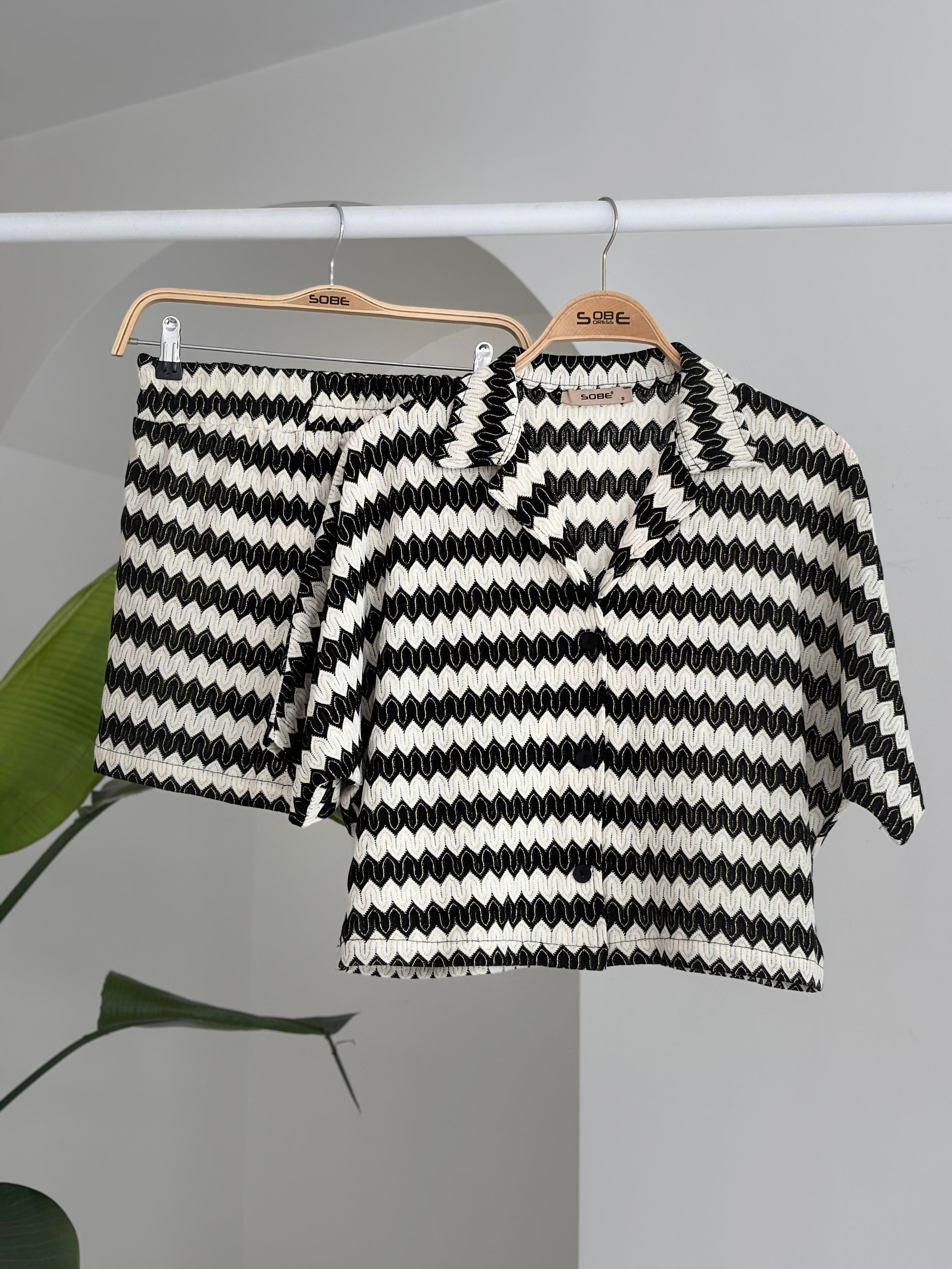 S5Y9848Zigzag Desenli Şortlu Takım 9848