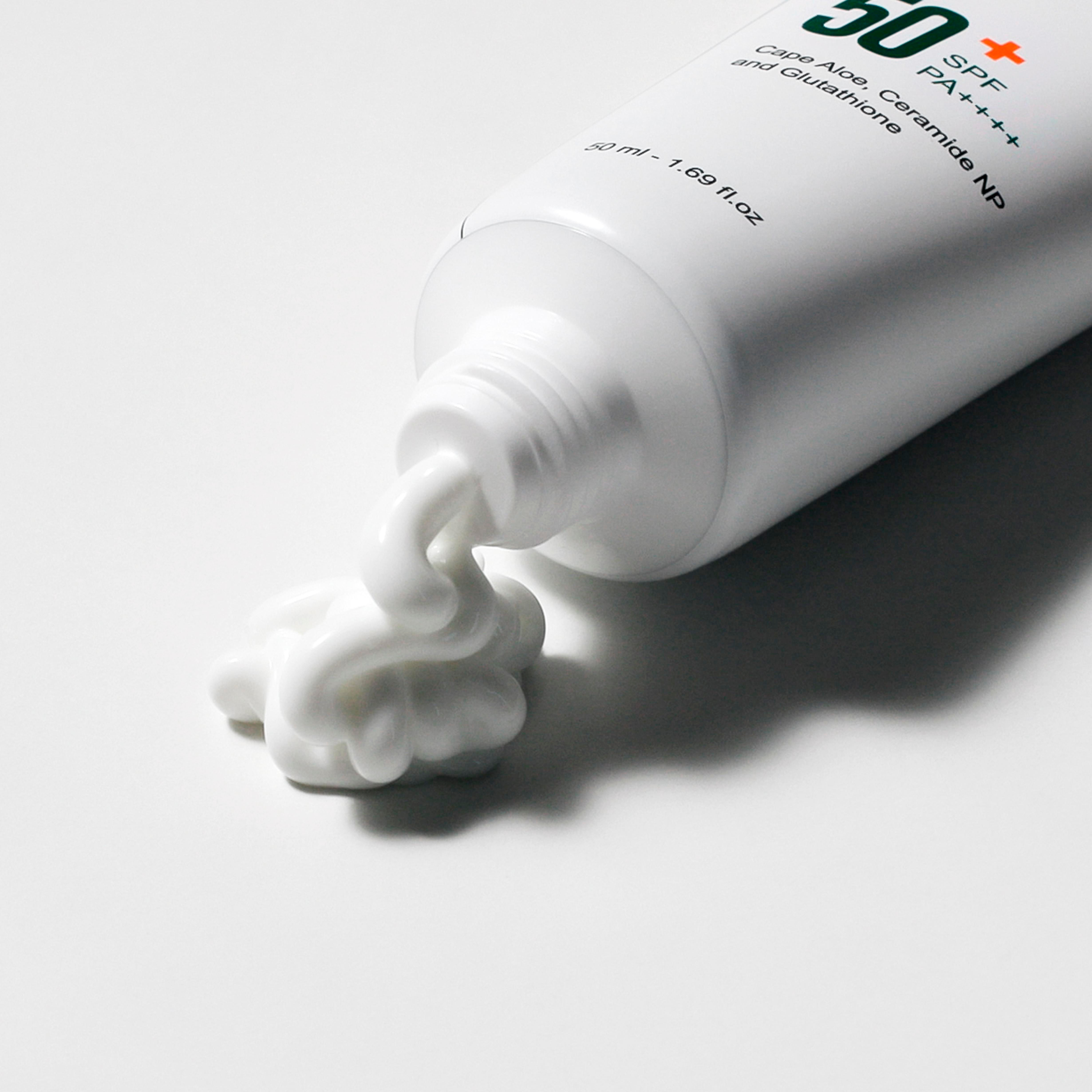 P.Calm Niacinamide ve Madecassoside içeren Yatıştırıcı Etkili Hafif Formüllü Water Barrier Güneş Kremi Spf50+ Pa++++ 50ml