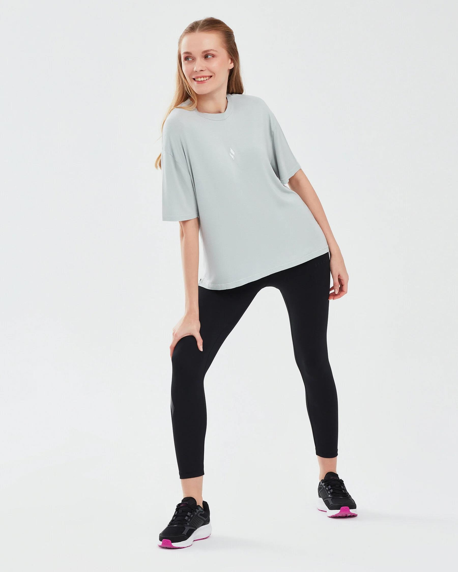 Skechers Graphic T-Shirt W Short Sleeve Kadın  Bisiklet Yaka Tshirt