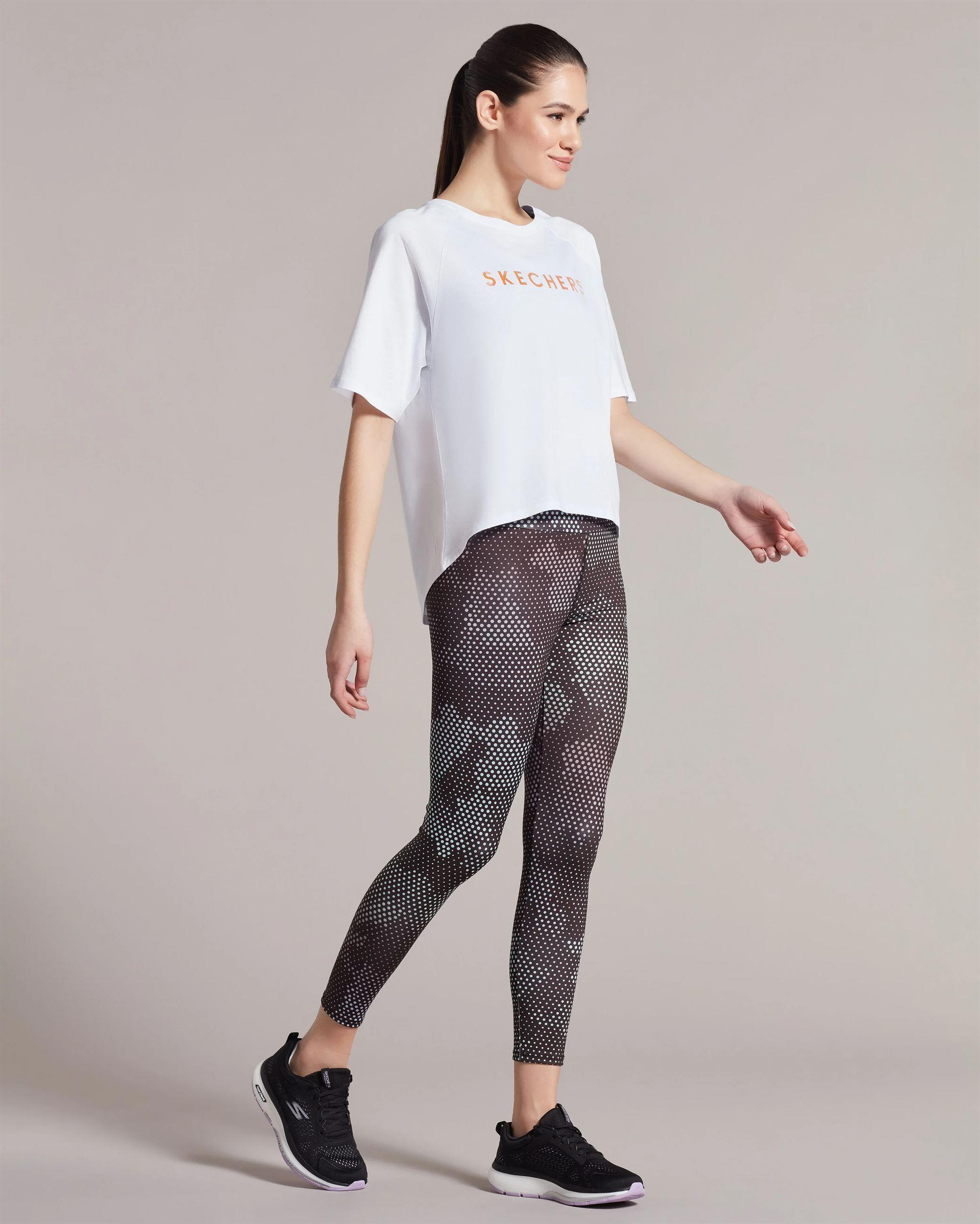 Skechers W Graphic Tee Crew Neck T-Shirt Kadın Beyaz Bisiklet Yaka Tshirt