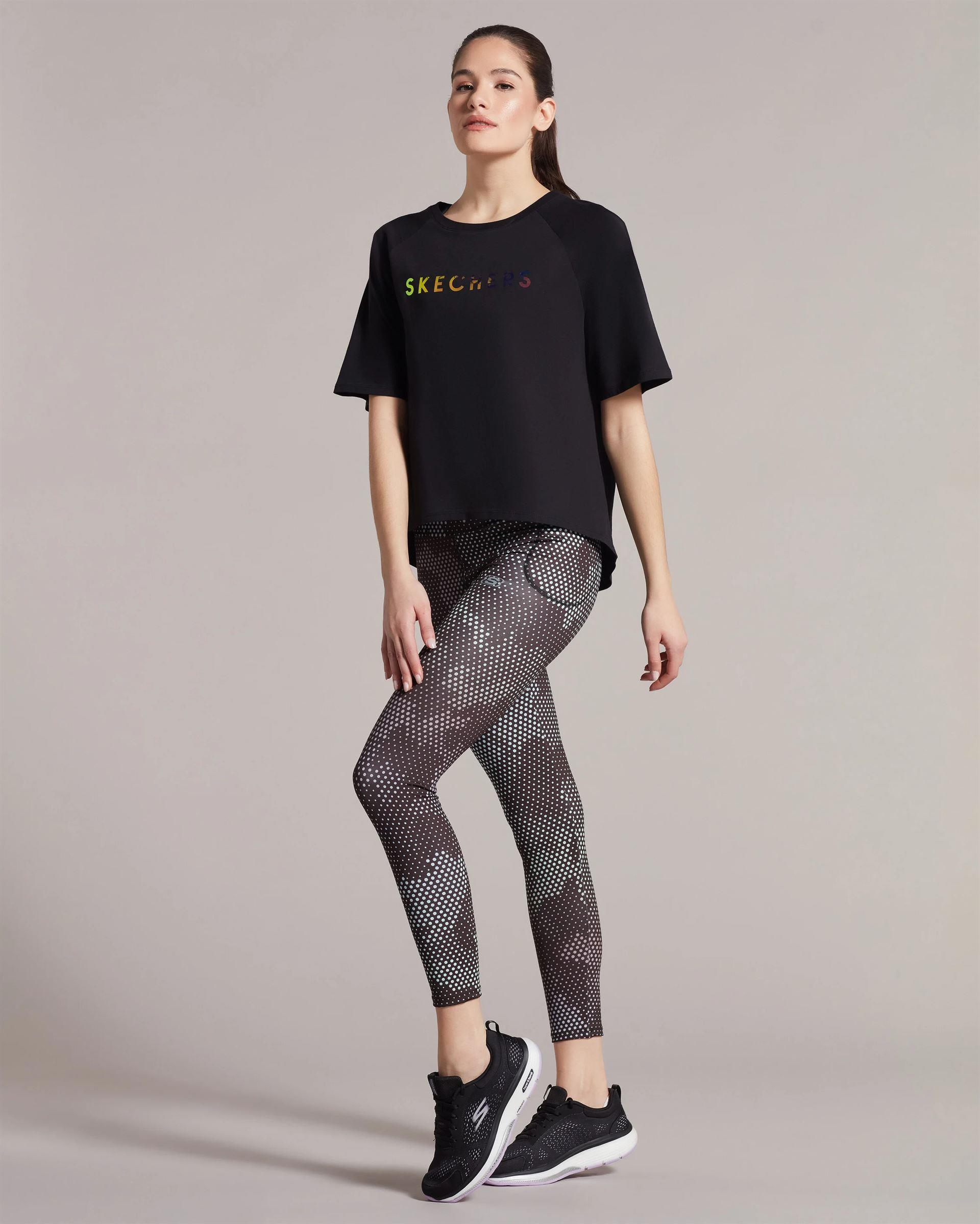 Skechers W Graphic Tee Crew Neck T-Shirt Kadın Siyah Bisiklet Yaka Tshirt