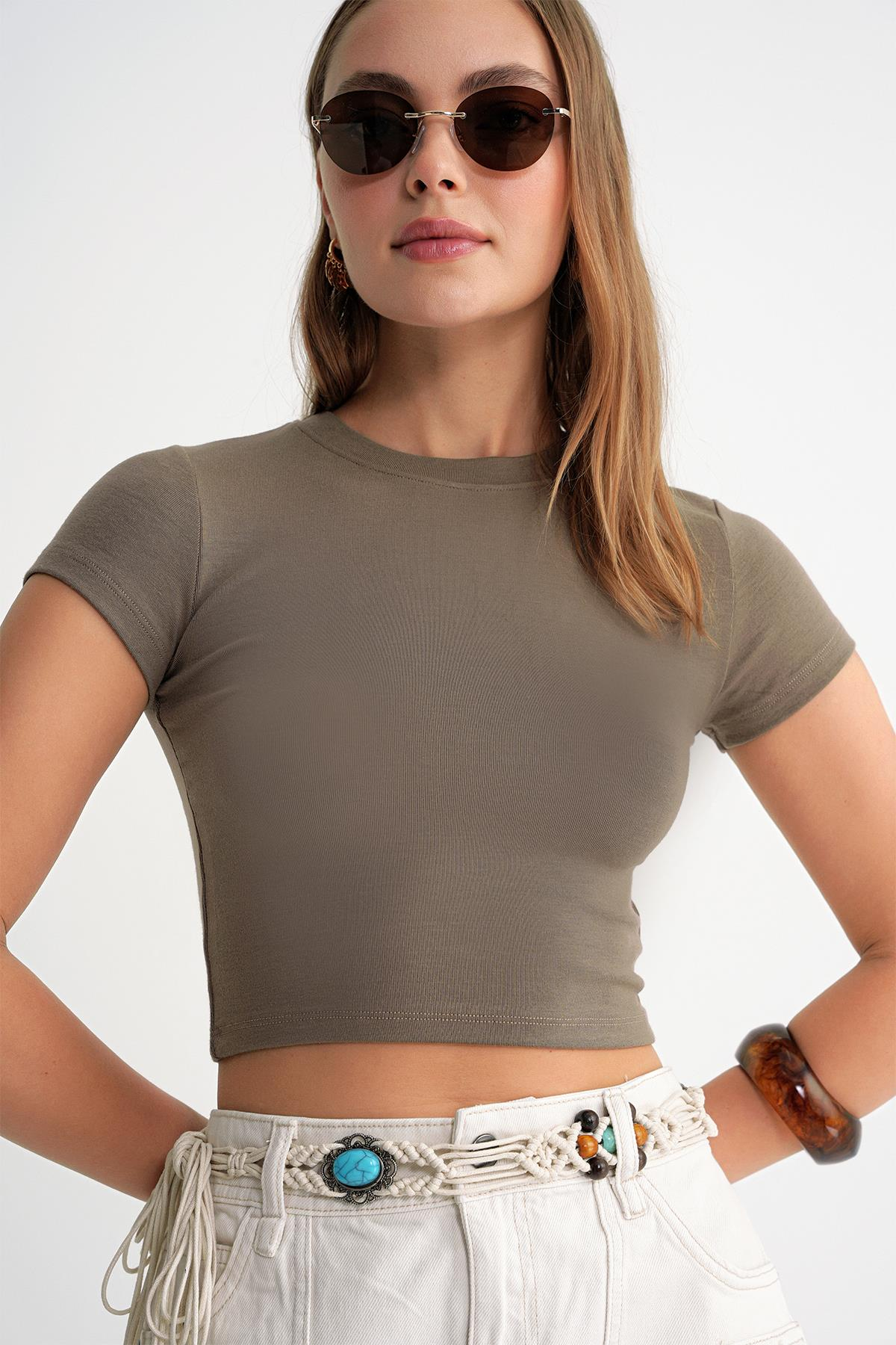 2011 Kadın Slim Fit Basic Crop T-Shirt Haki