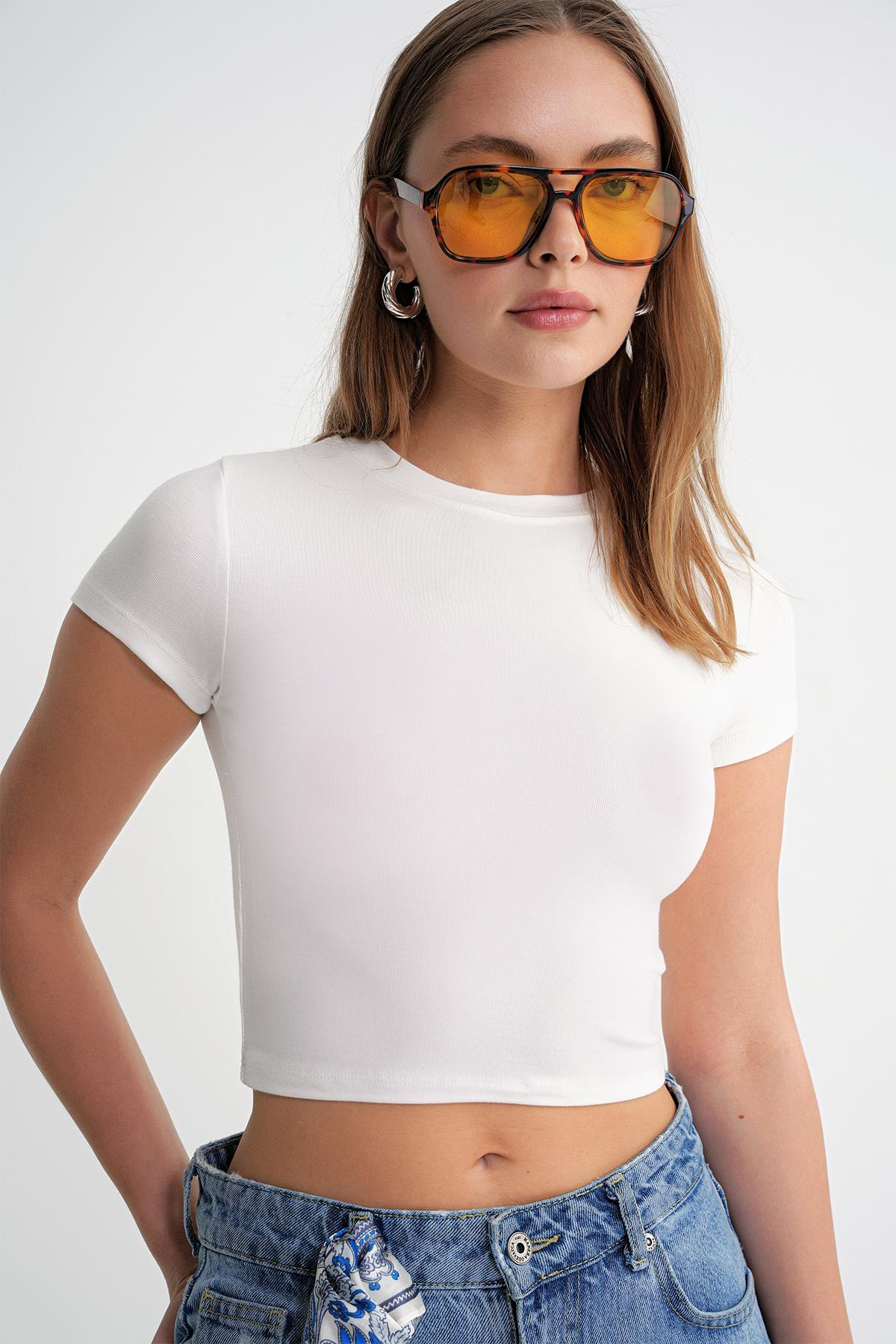 2011 Kadın Slim Fit Basic Crop T-Shirt Beyaz