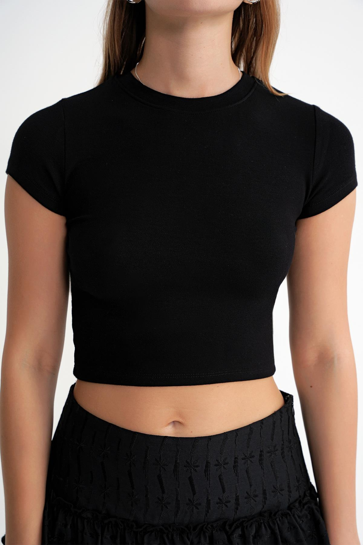 2011 Kadın Slim Fit Basic Crop T-Shirt Siyah