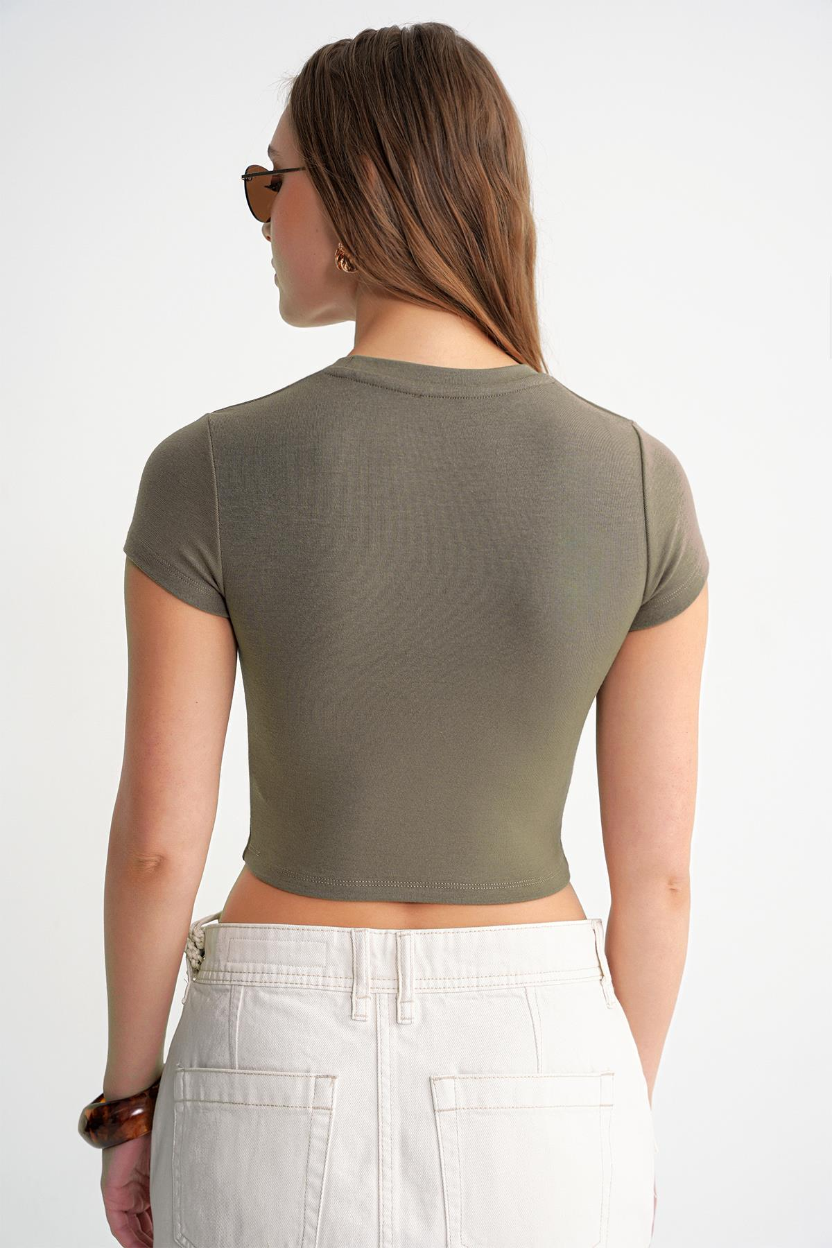 2011 Kadın Slim Fit Basic Crop T-Shirt Haki