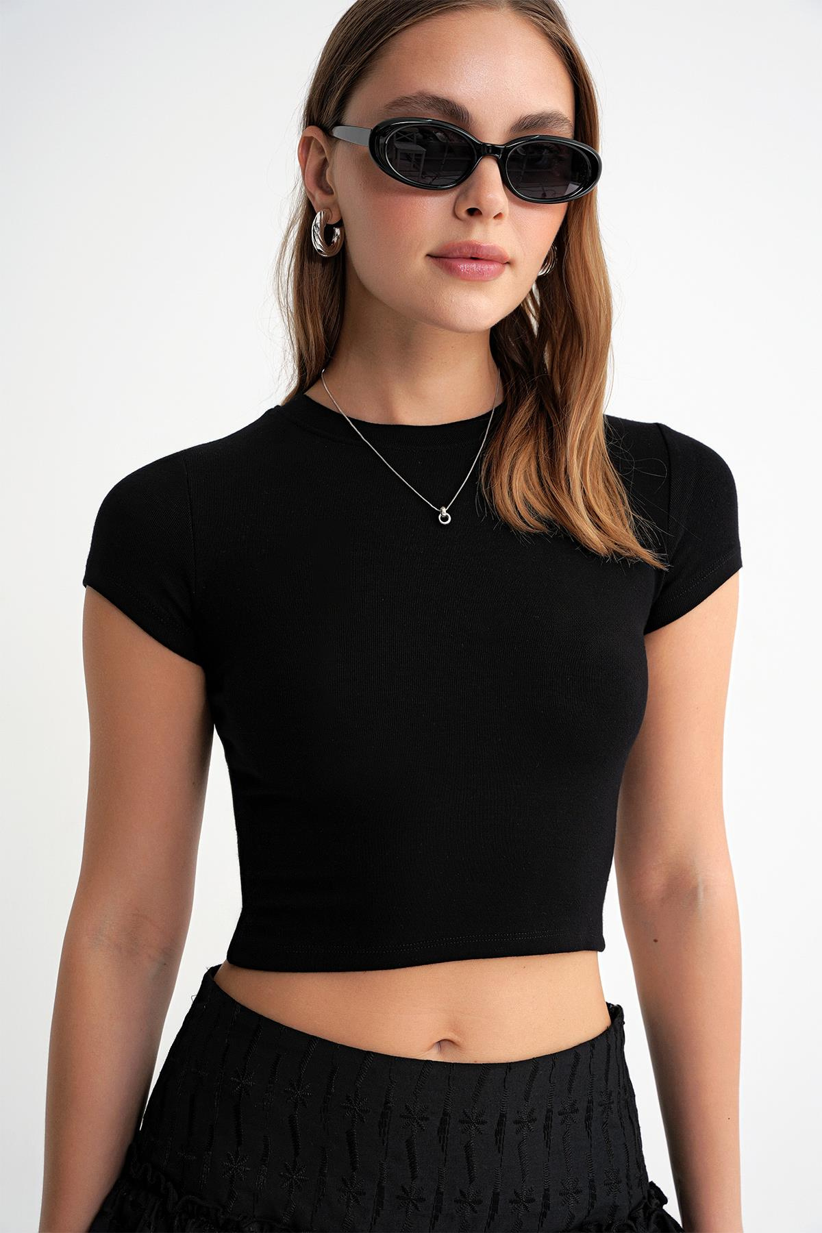 2011 Kadın Slim Fit Basic Crop T-Shirt Siyah