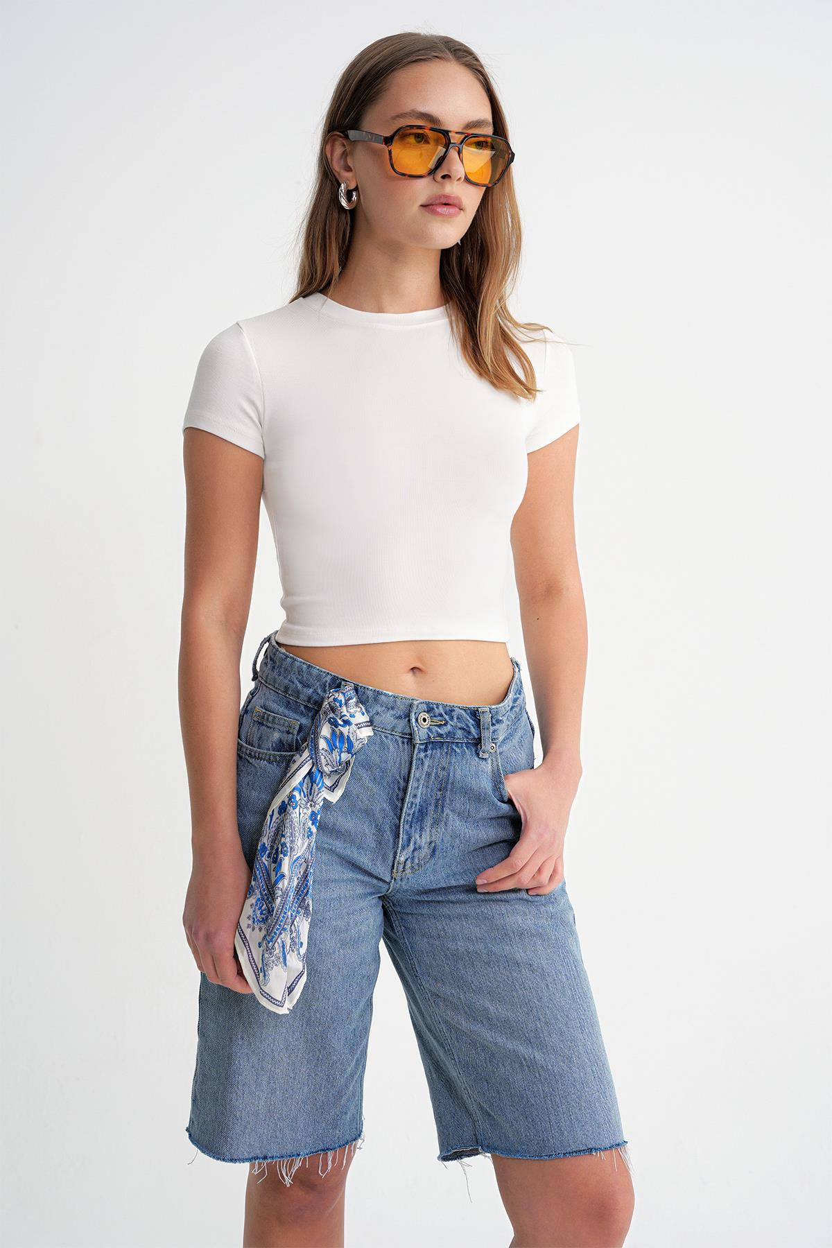 2011 Kadın Slim Fit Basic Crop T-Shirt Beyaz