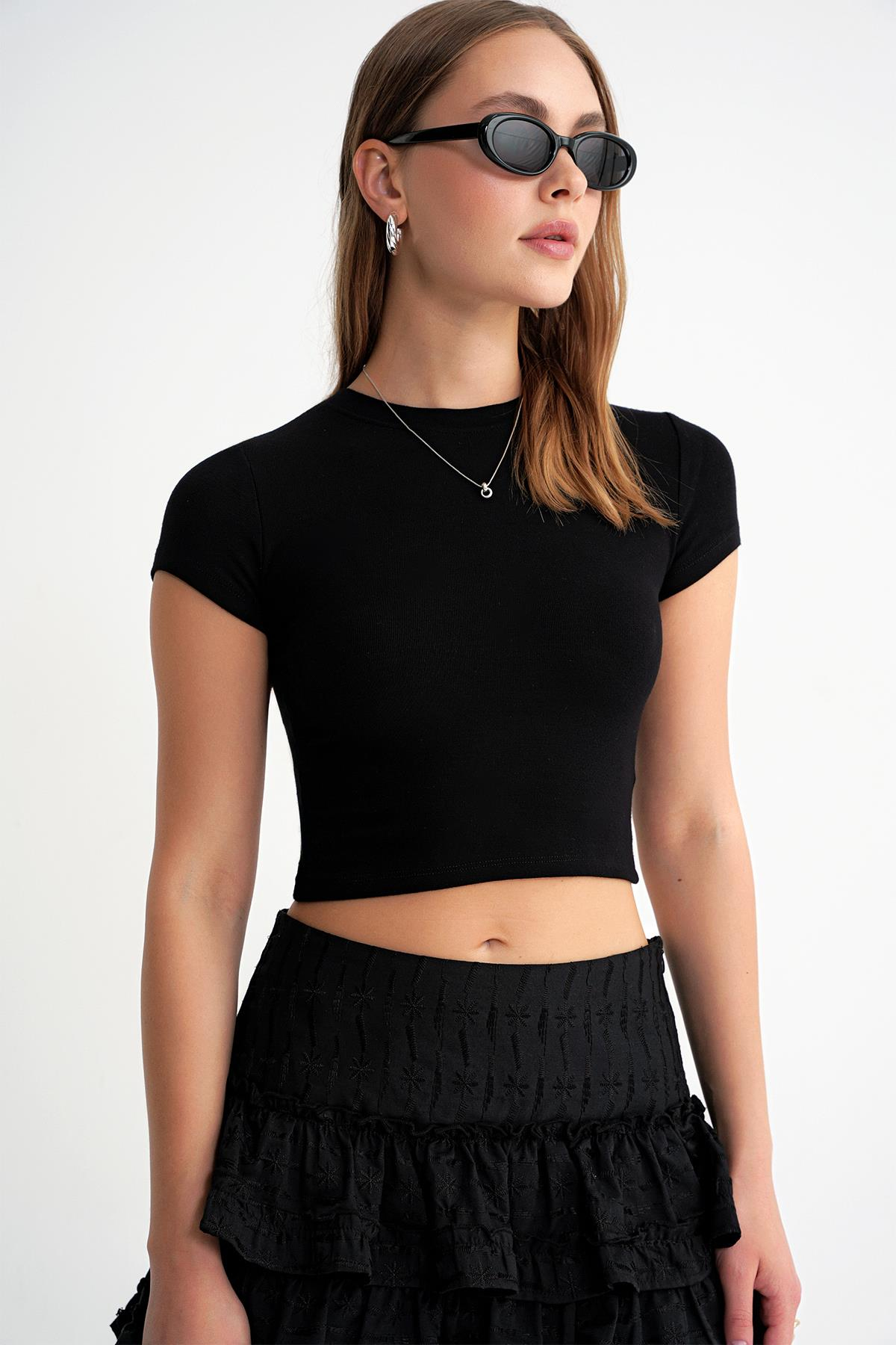2011 Kadın Slim Fit Basic Crop T-Shirt Siyah