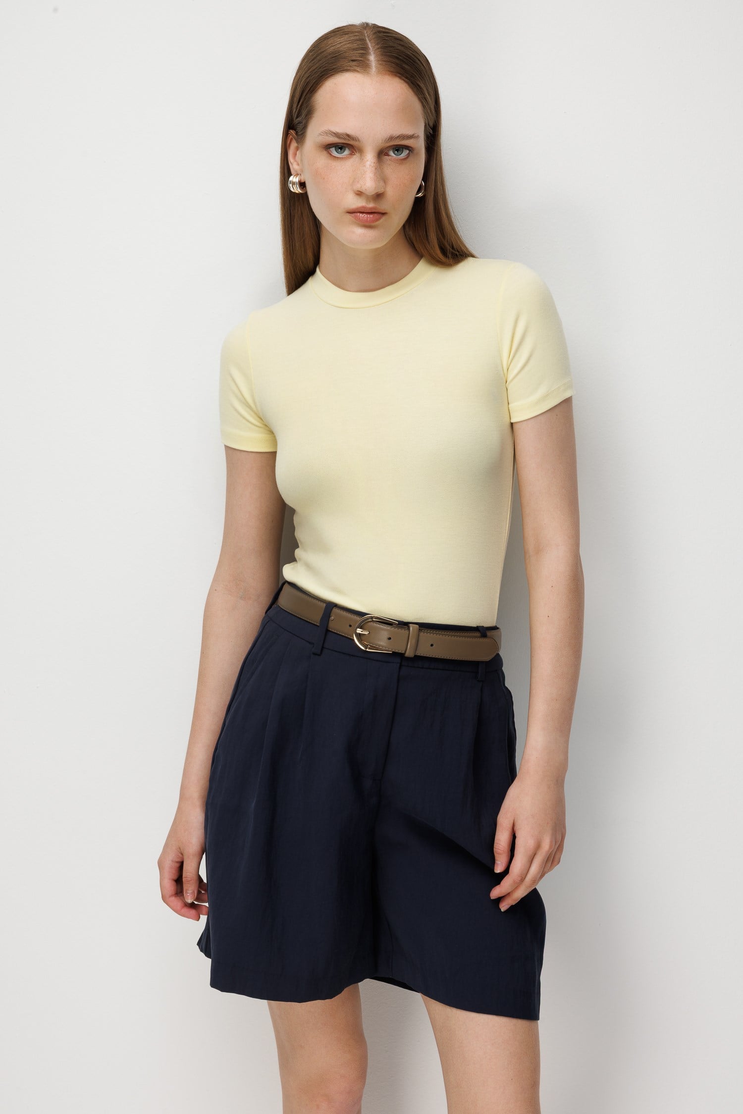 2100 Kadın Slim Fit Bisiklet Yaka Soft Basic T-Shirt Sarı